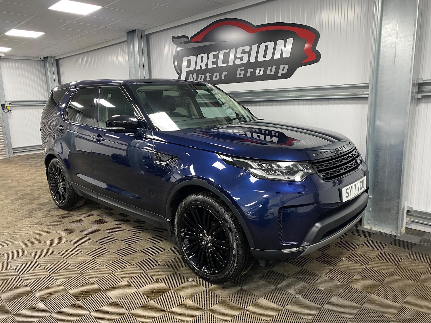 Used Land Rover Discovery 2017 for sale - 77144468: Photo 2