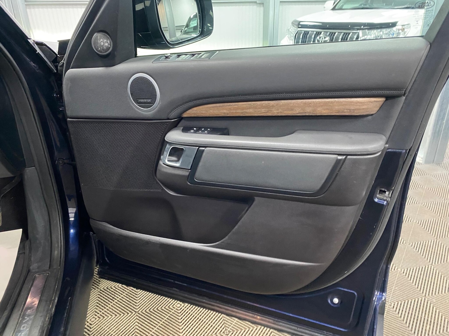 Used Land Rover Discovery 2017 for sale - 77144468: Photo 36