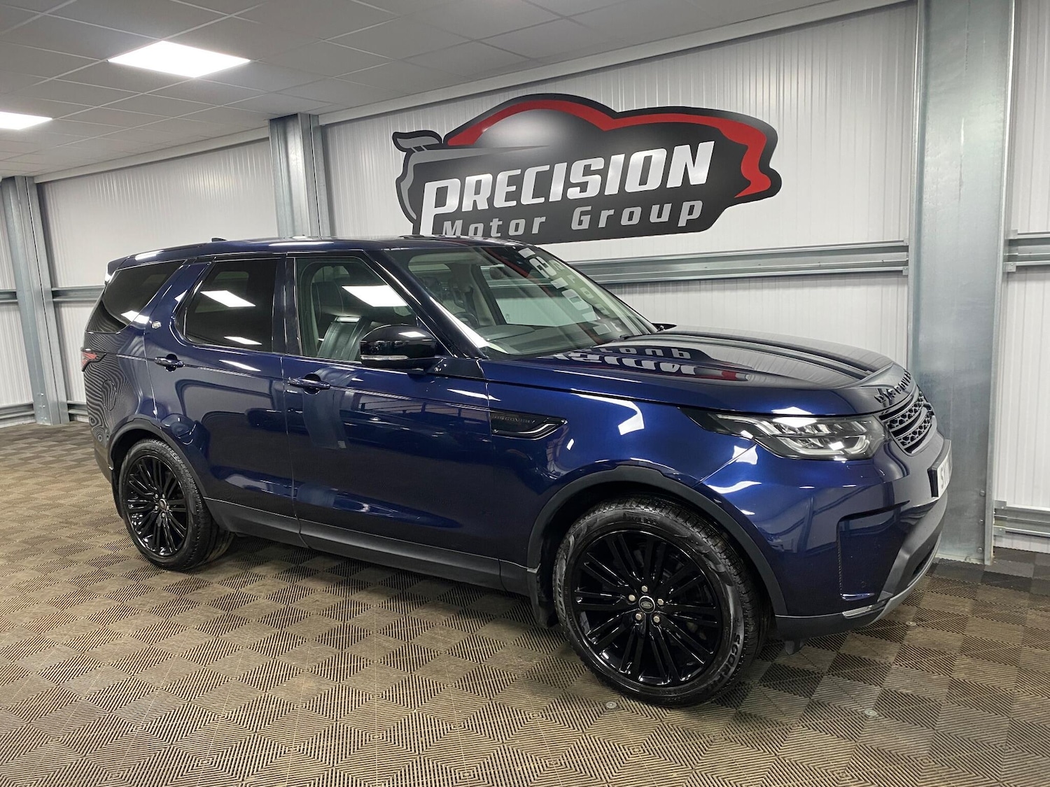 Used Land Rover Discovery 2017 for sale - 77144468: Photo 4