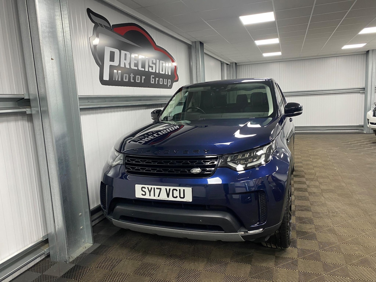 Used Land Rover Discovery 2017 for sale - 77144468: Photo 5