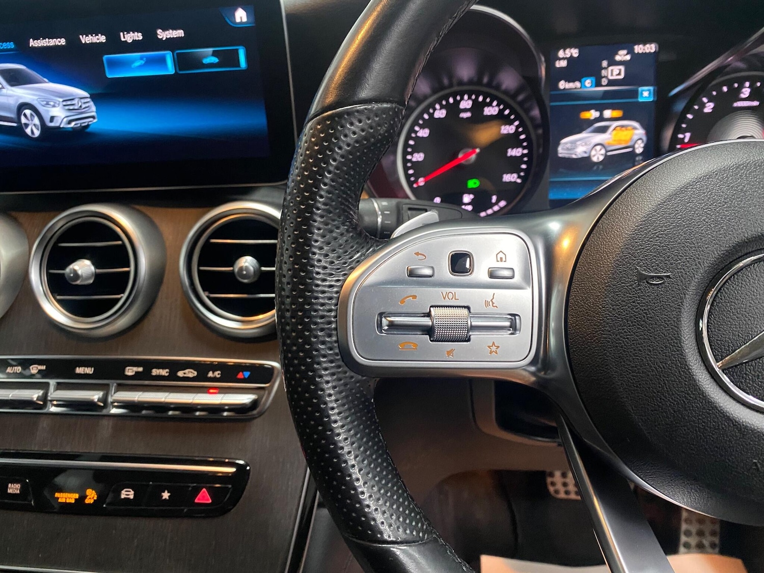 Used Mercedes-Benz GLC 2019 for sale - 76832102: Photo 42