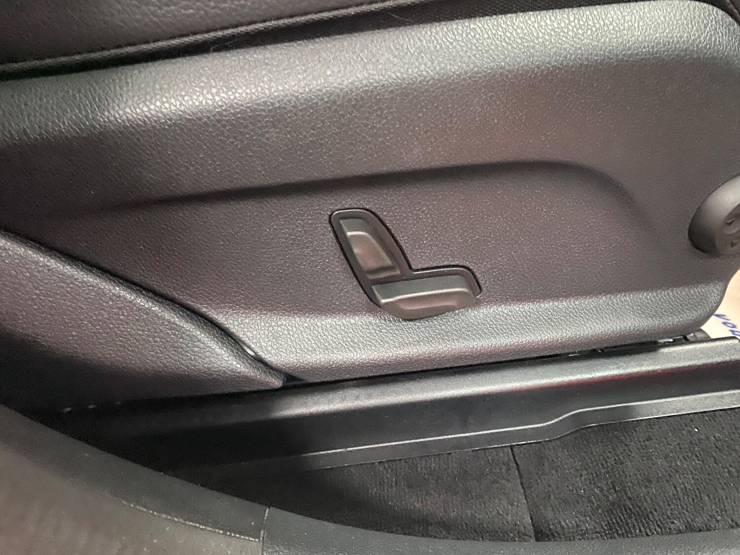 Used Mercedes-Benz GLC 2019 for sale - 76832102: Photo 44