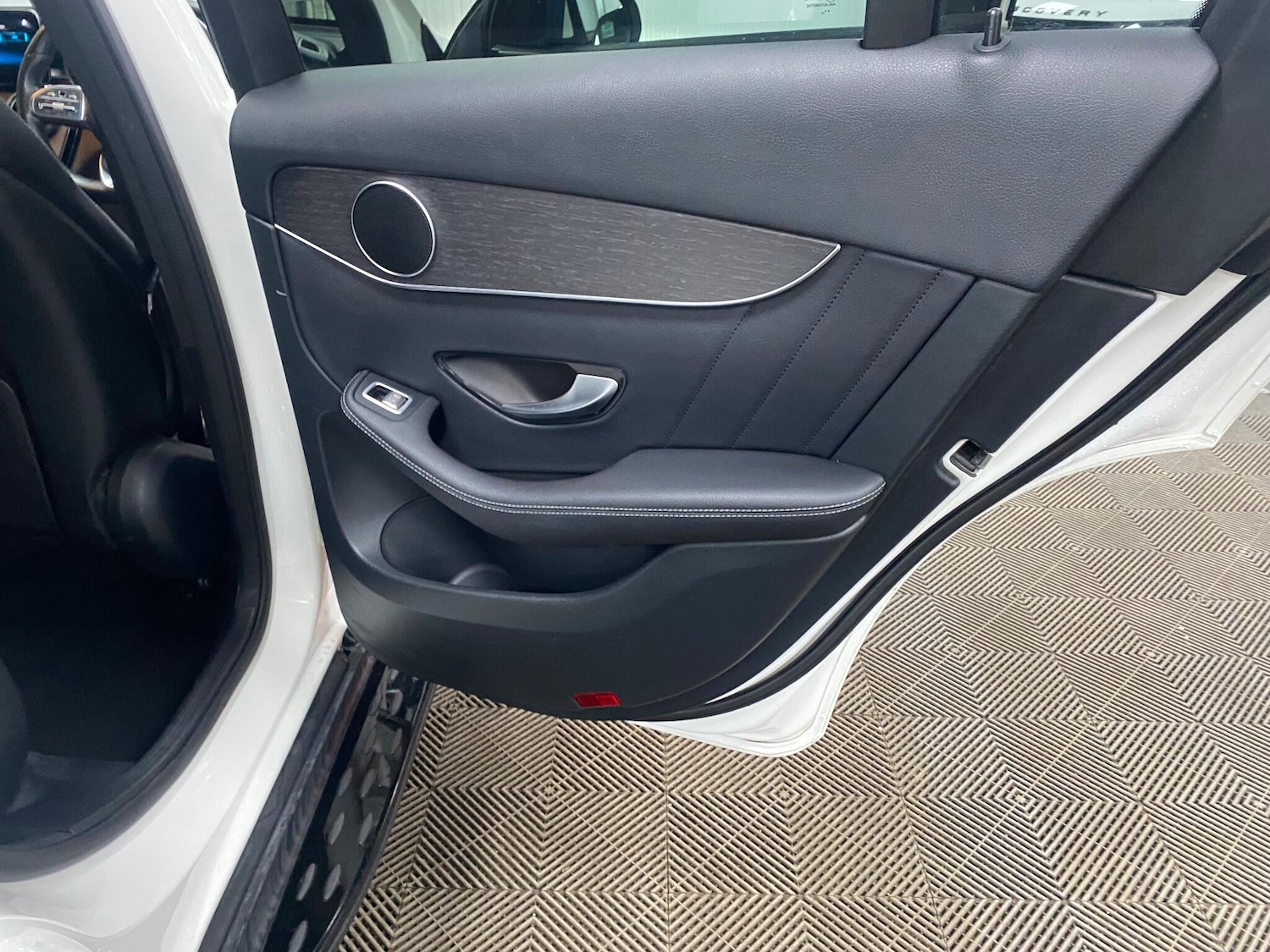 Used Mercedes-Benz GLC 2019 for sale - 76832102: Photo 47