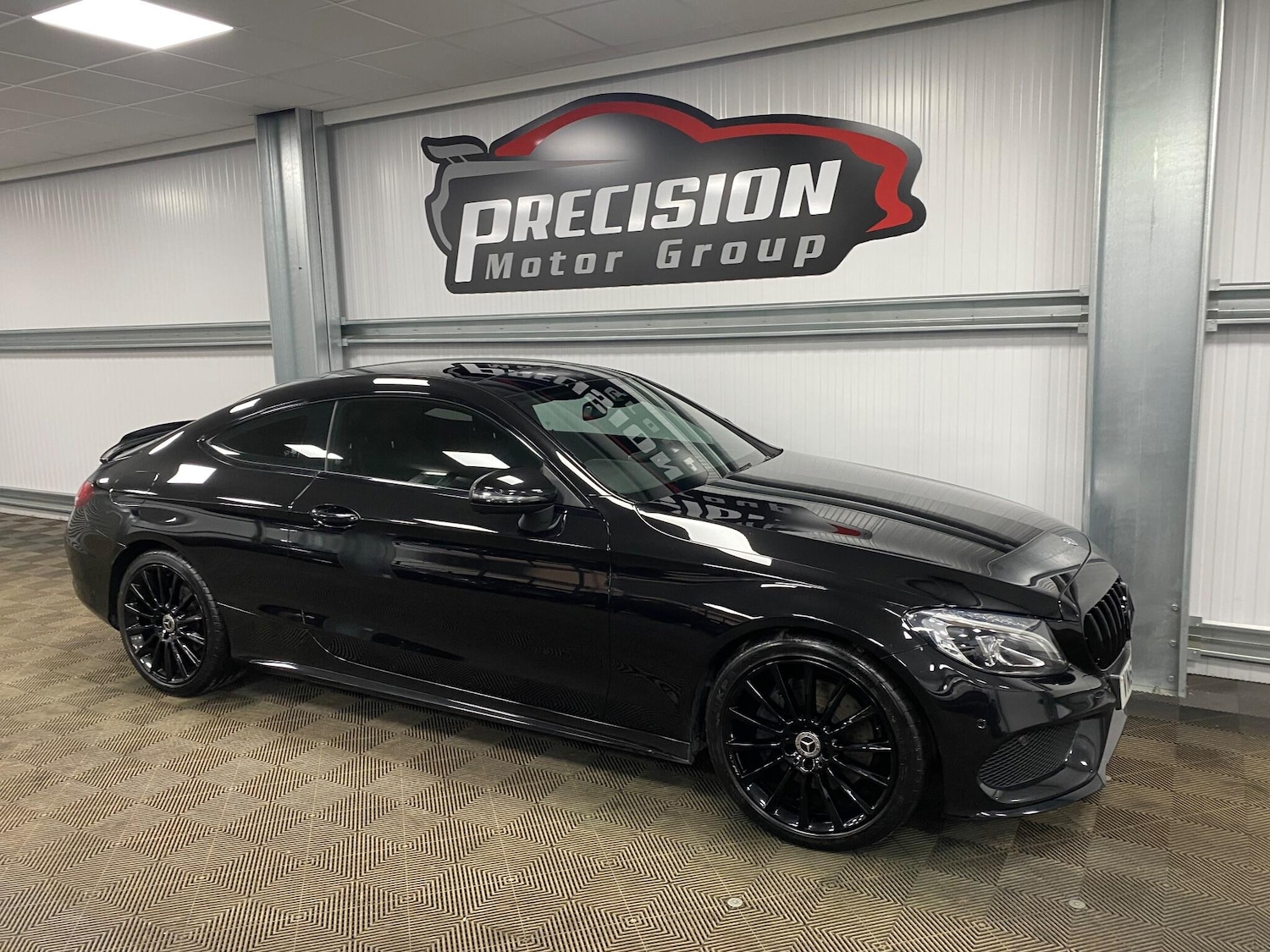 Used Mercedes-Benz C Class 2017 for sale - 76926786: Photo 4