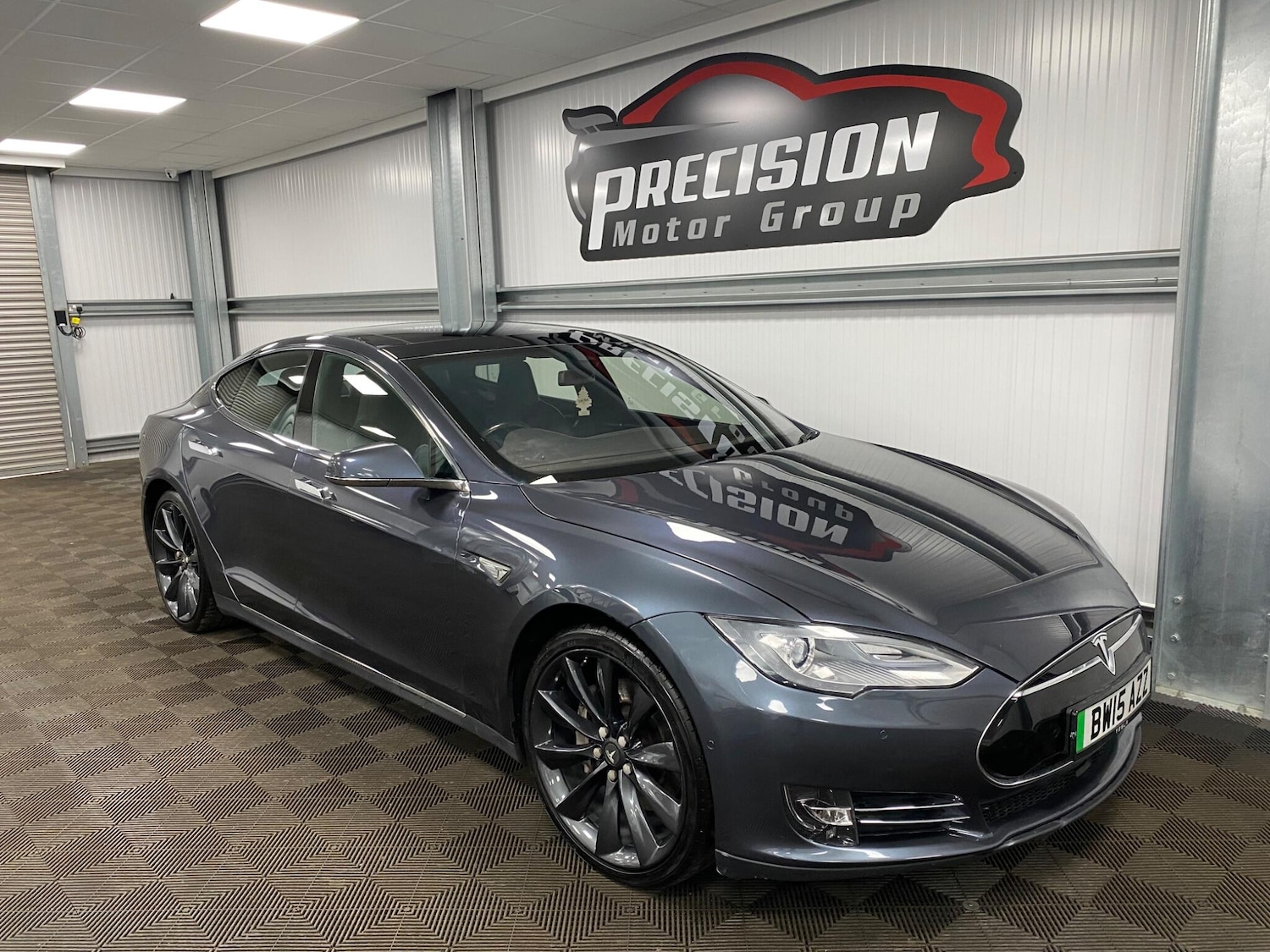Used Tesla Model S 2015 for sale - 76174687: Photo 2