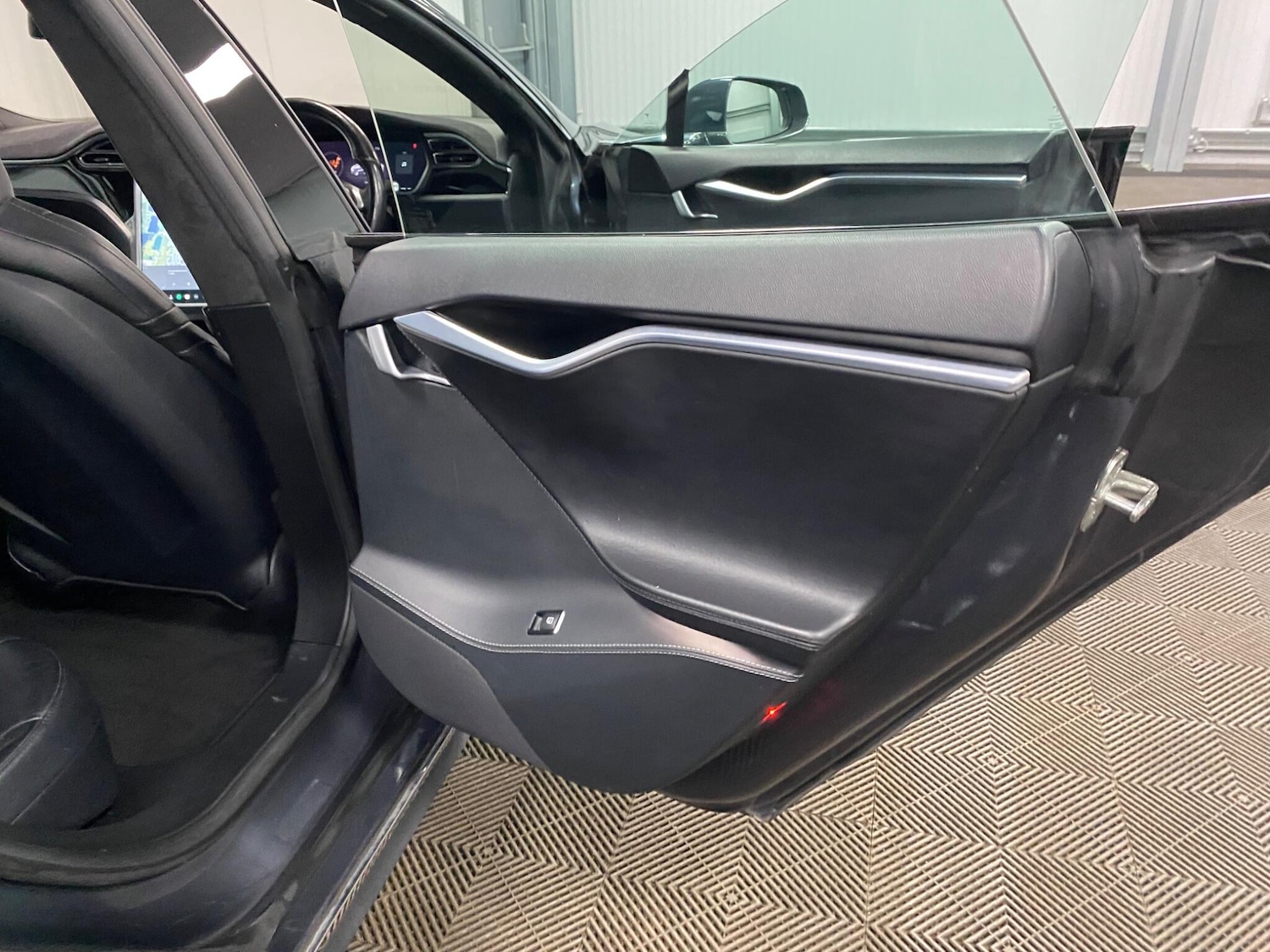Used Tesla Model S 2015 for sale - 76174687: Photo 38