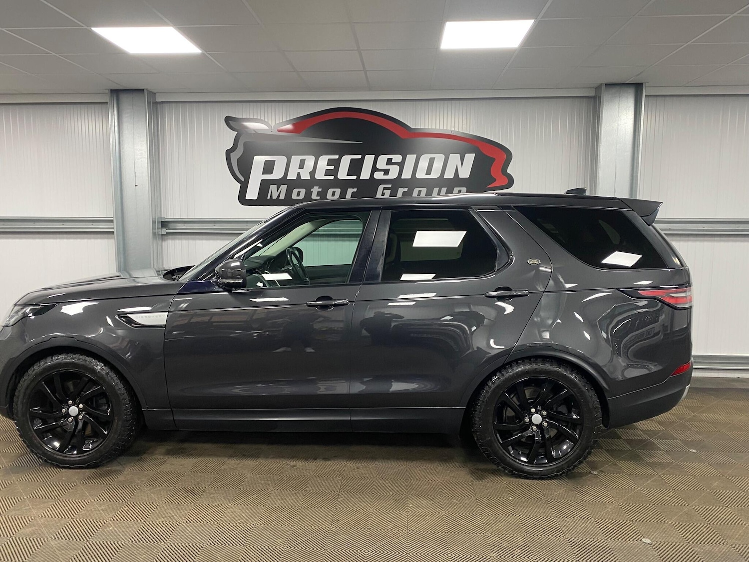 Used Land Rover Discovery 2017 for sale - 77163122: Photo 15