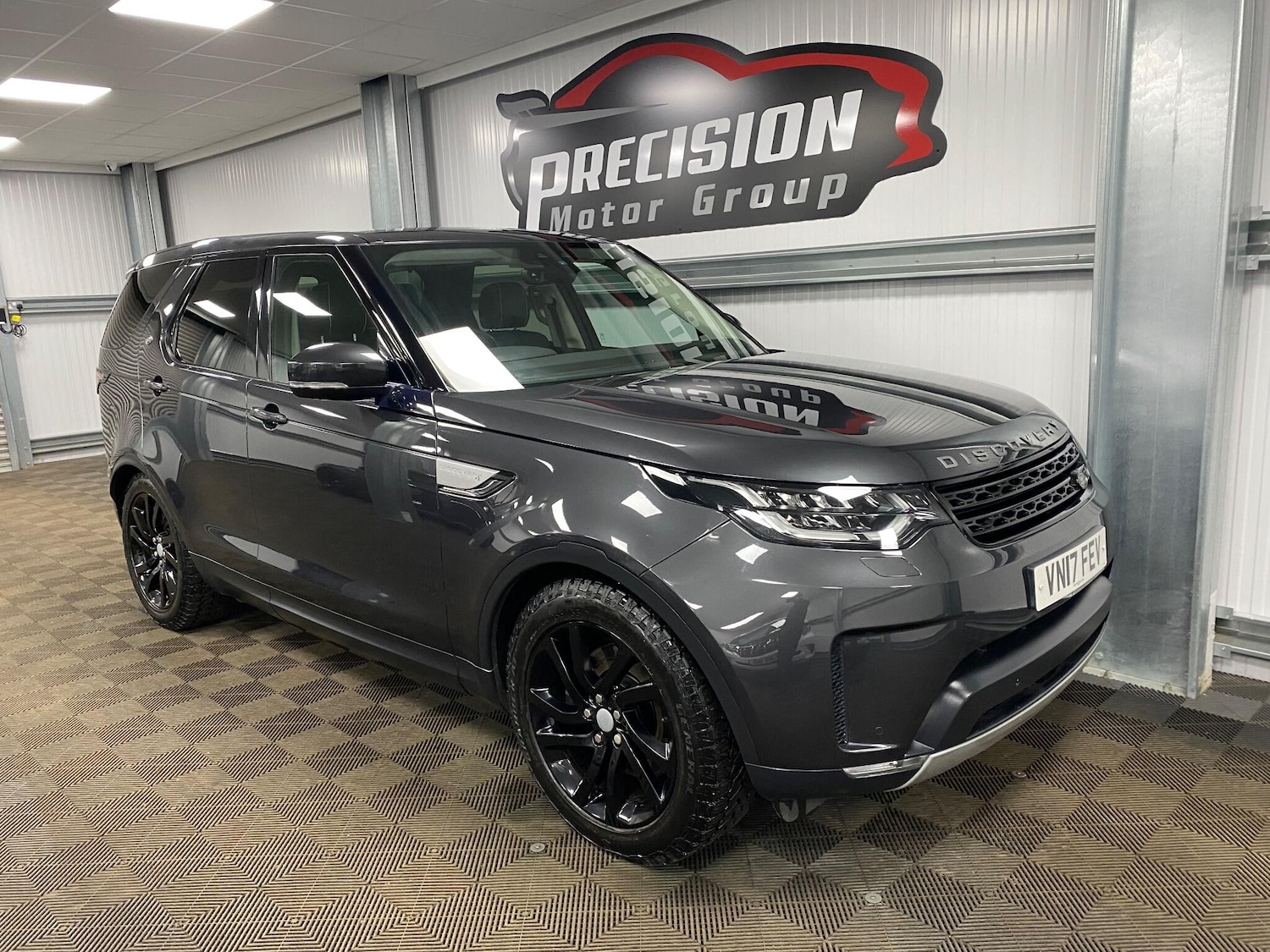 Used Land Rover Discovery 2017 for sale - 77163122: Photo 2