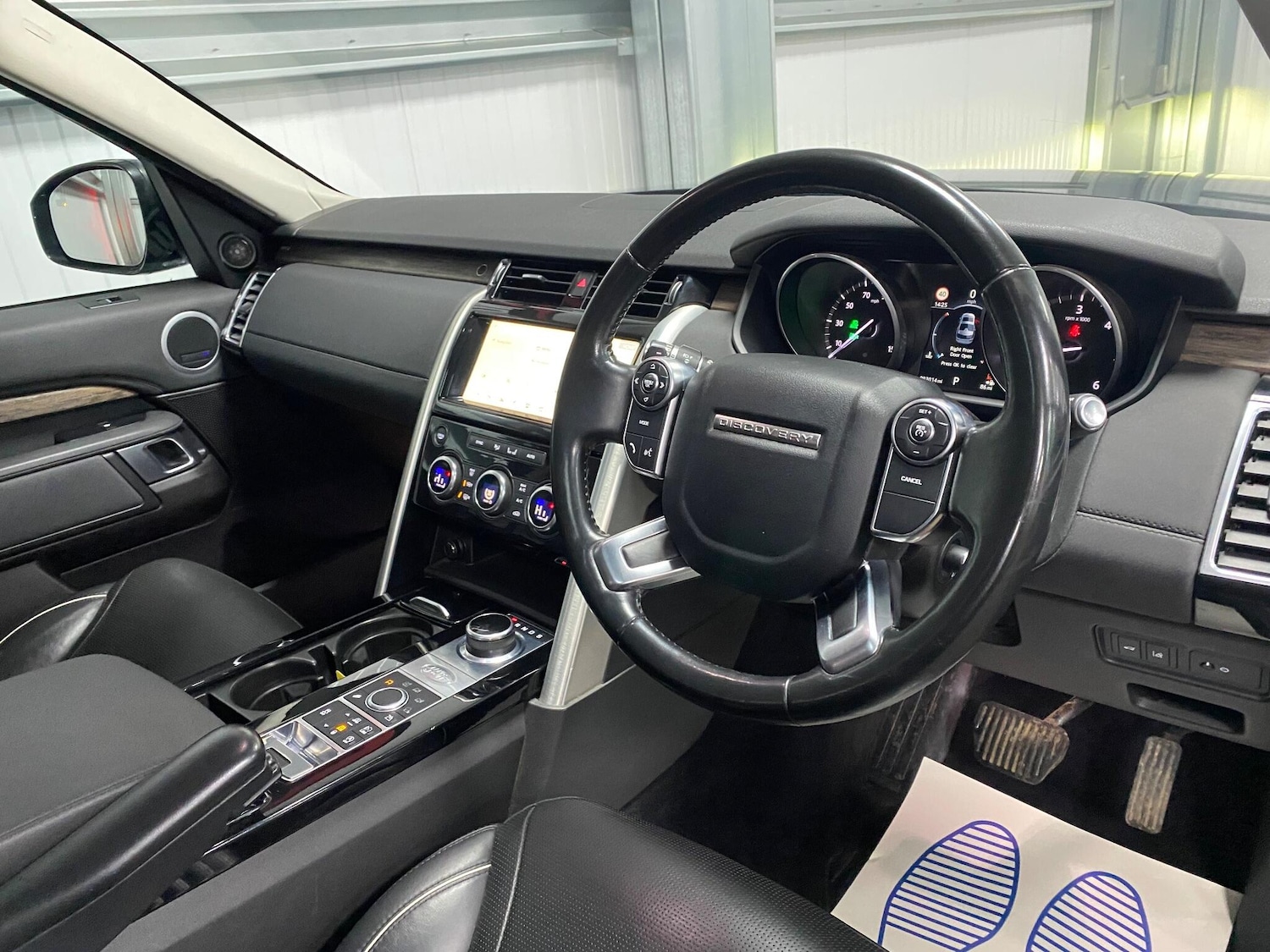 Used Land Rover Discovery 2017 for sale - 77163122: Photo 31