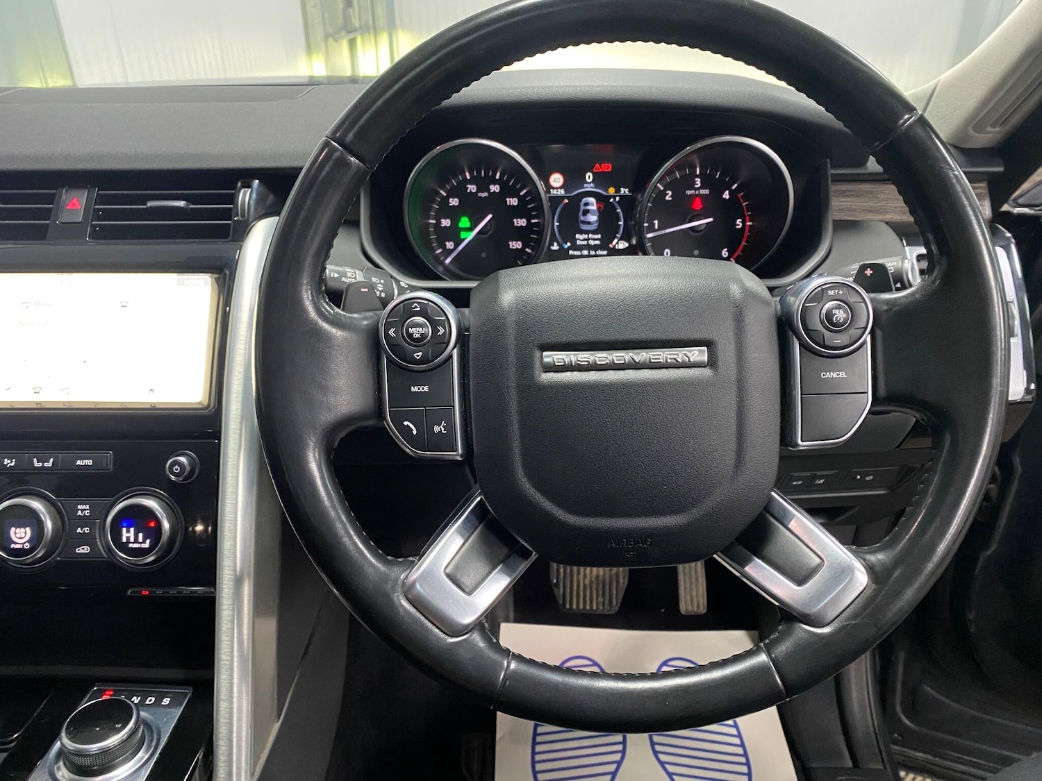 Used Land Rover Discovery 2017 for sale - 77163122: Photo 32