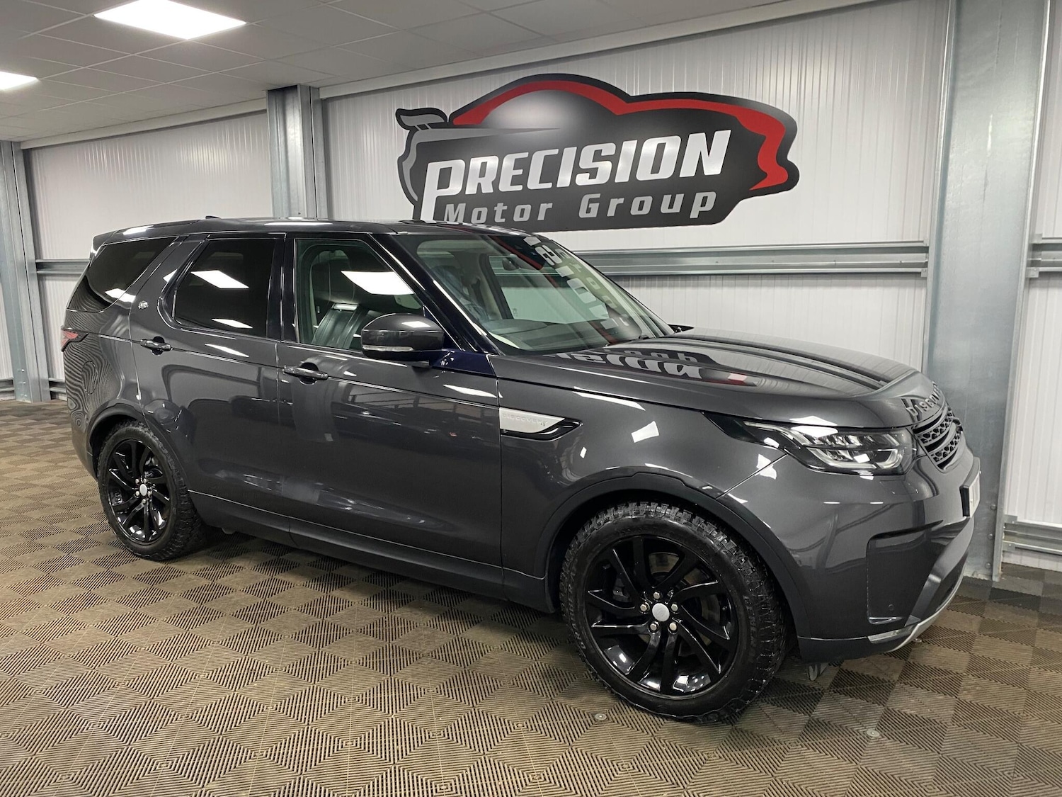 Used Land Rover Discovery 2017 for sale - 77163122: Photo 4