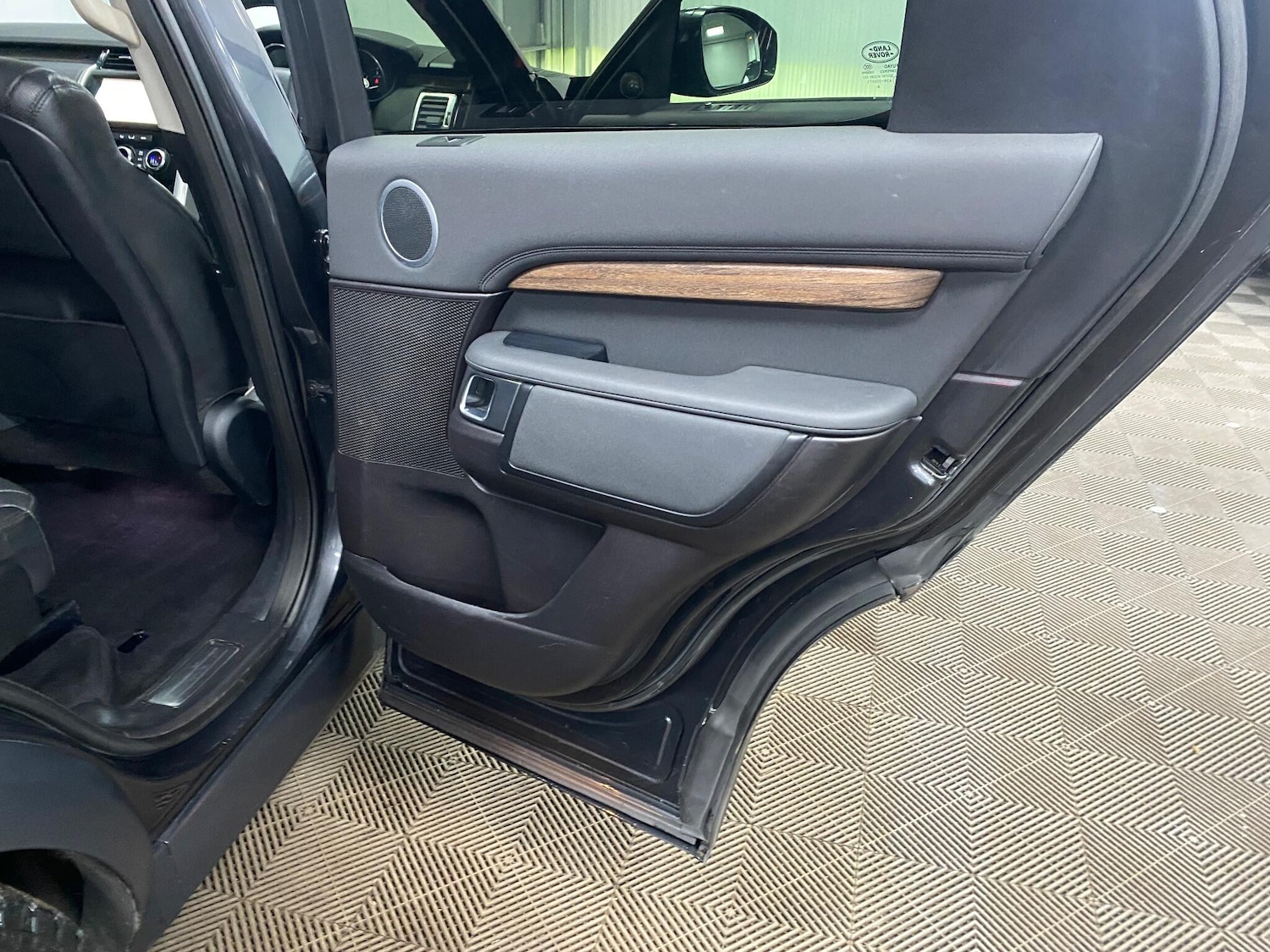 Used Land Rover Discovery 2017 for sale - 77163122: Photo 43