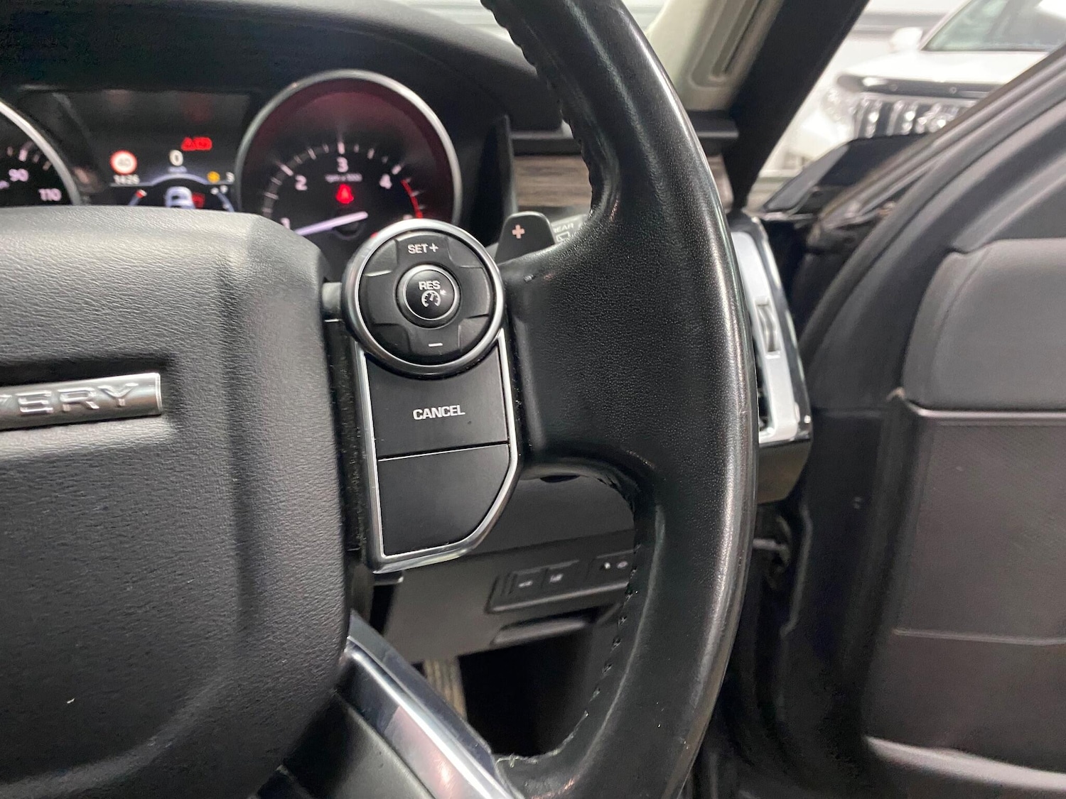 Used Land Rover Discovery 2017 for sale - 77163122: Photo 45