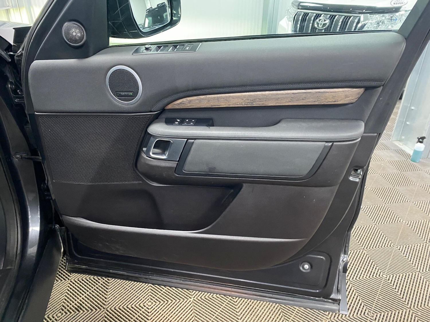 Used Land Rover Discovery 2017 for sale - 77163122: Photo 47