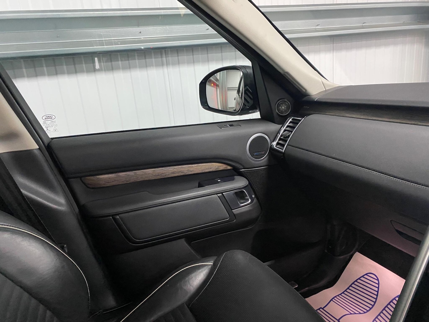 Used Land Rover Discovery 2017 for sale - 77163122: Photo 60