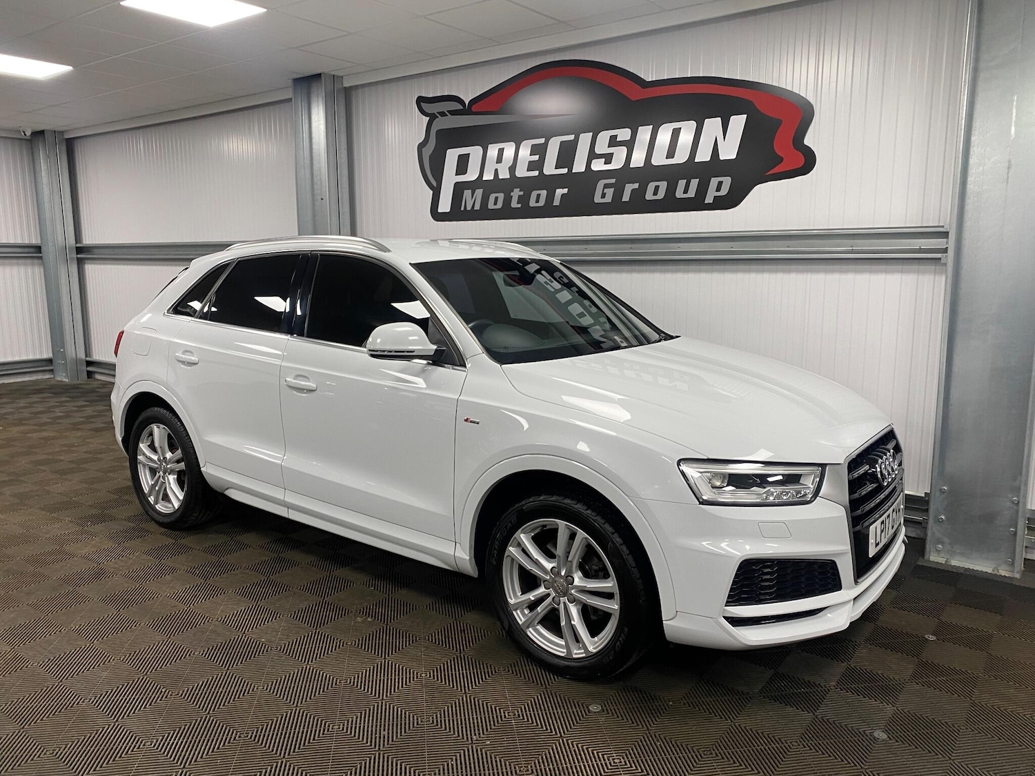 Used Audi Q3 2017 for sale - 76715440: Photo 3