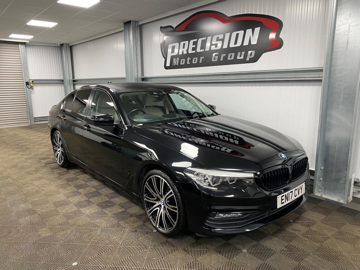 Used BMW 5 Series 2017 for sale - 76926407: Photo 1