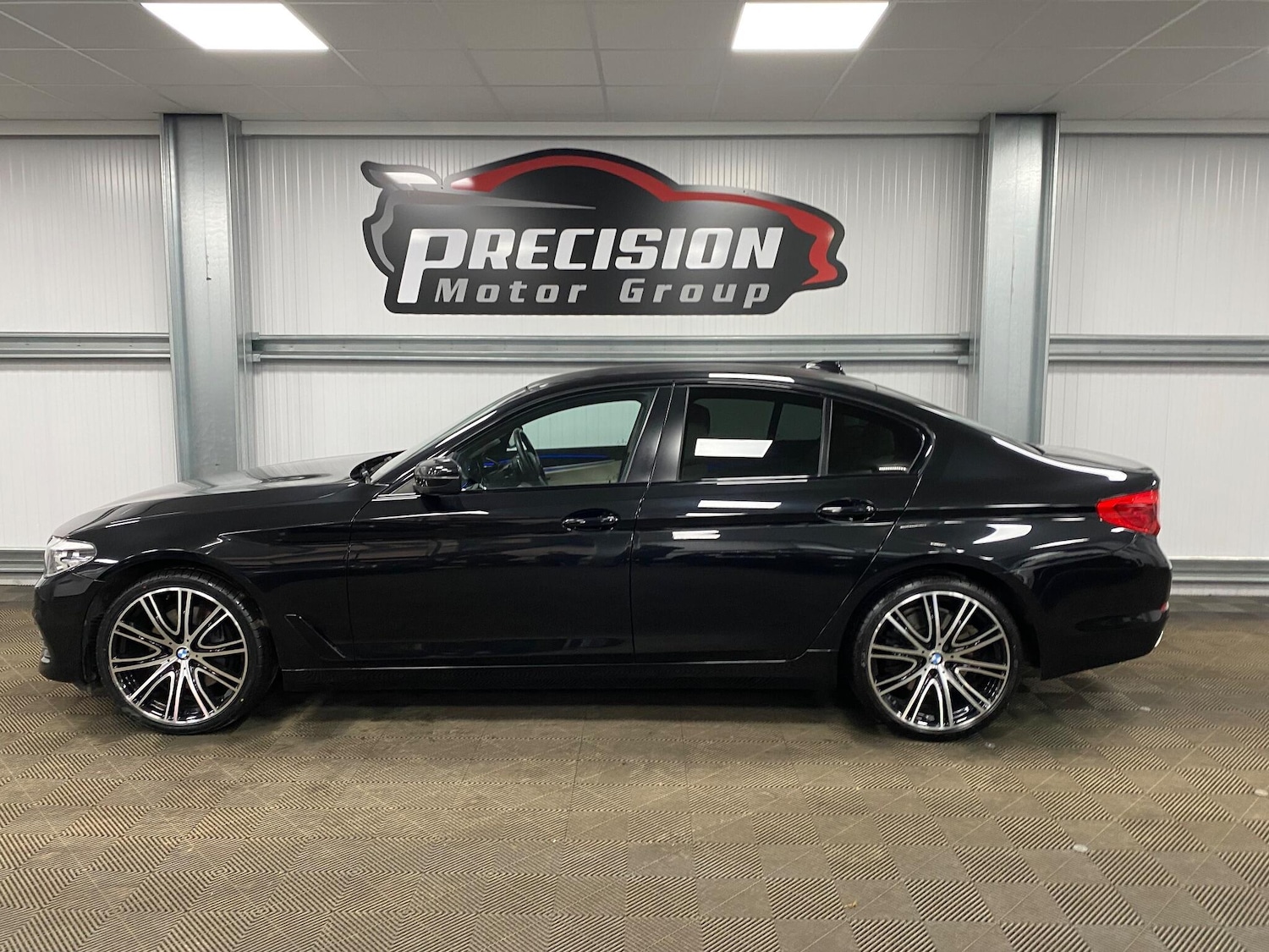 Used BMW 5 Series 2017 for sale - 76926407: Photo 17