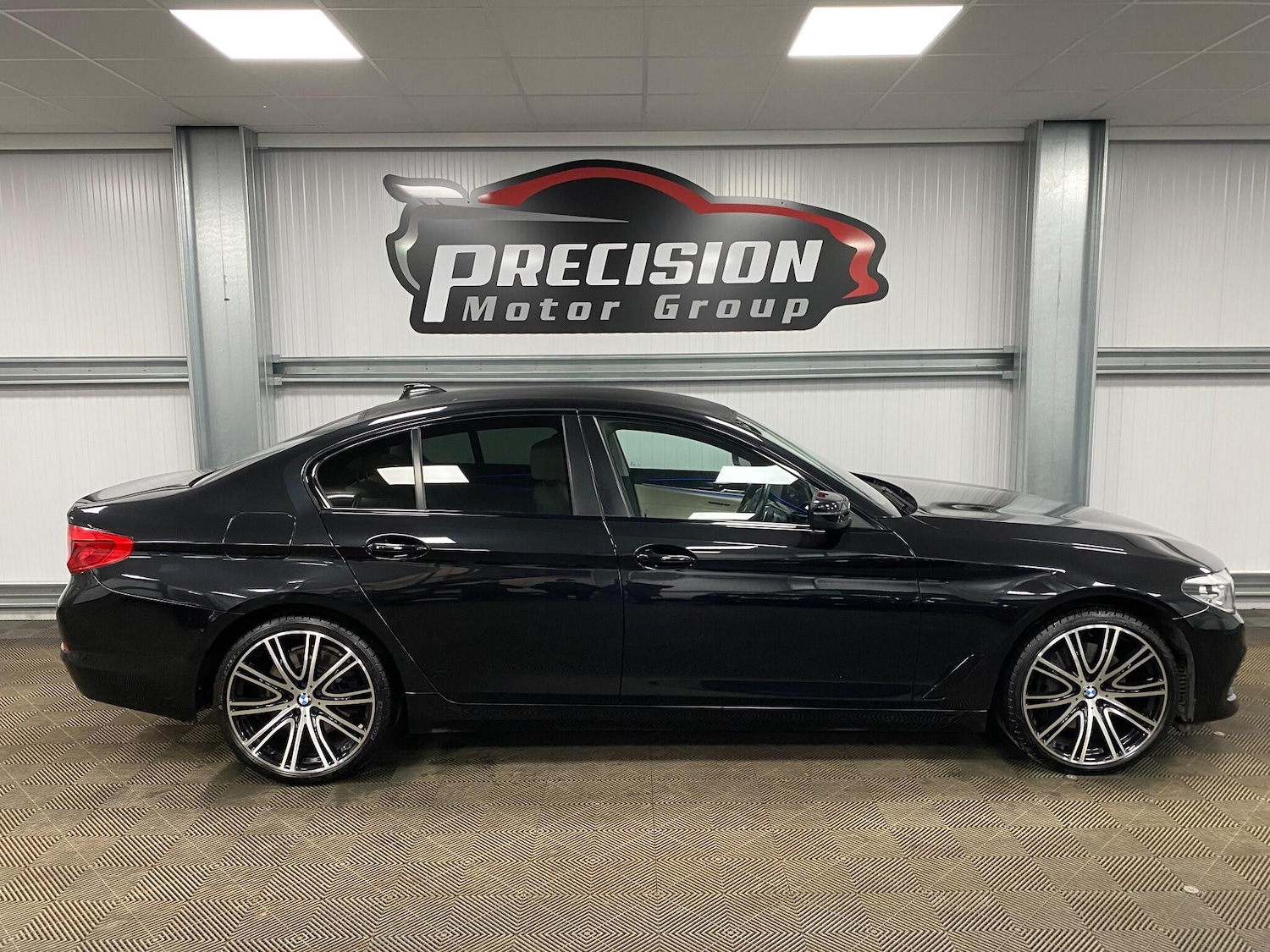 Used BMW 5 Series 2017 for sale - 76926407: Photo 30