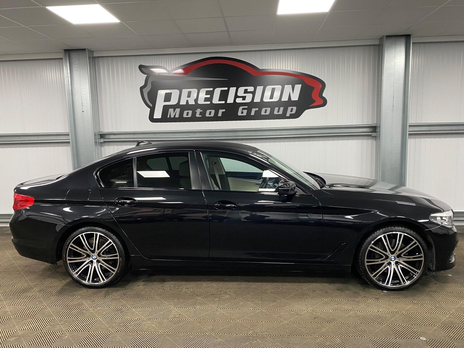 Used BMW 5 Series 2017 for sale - 76926407: Photo 31