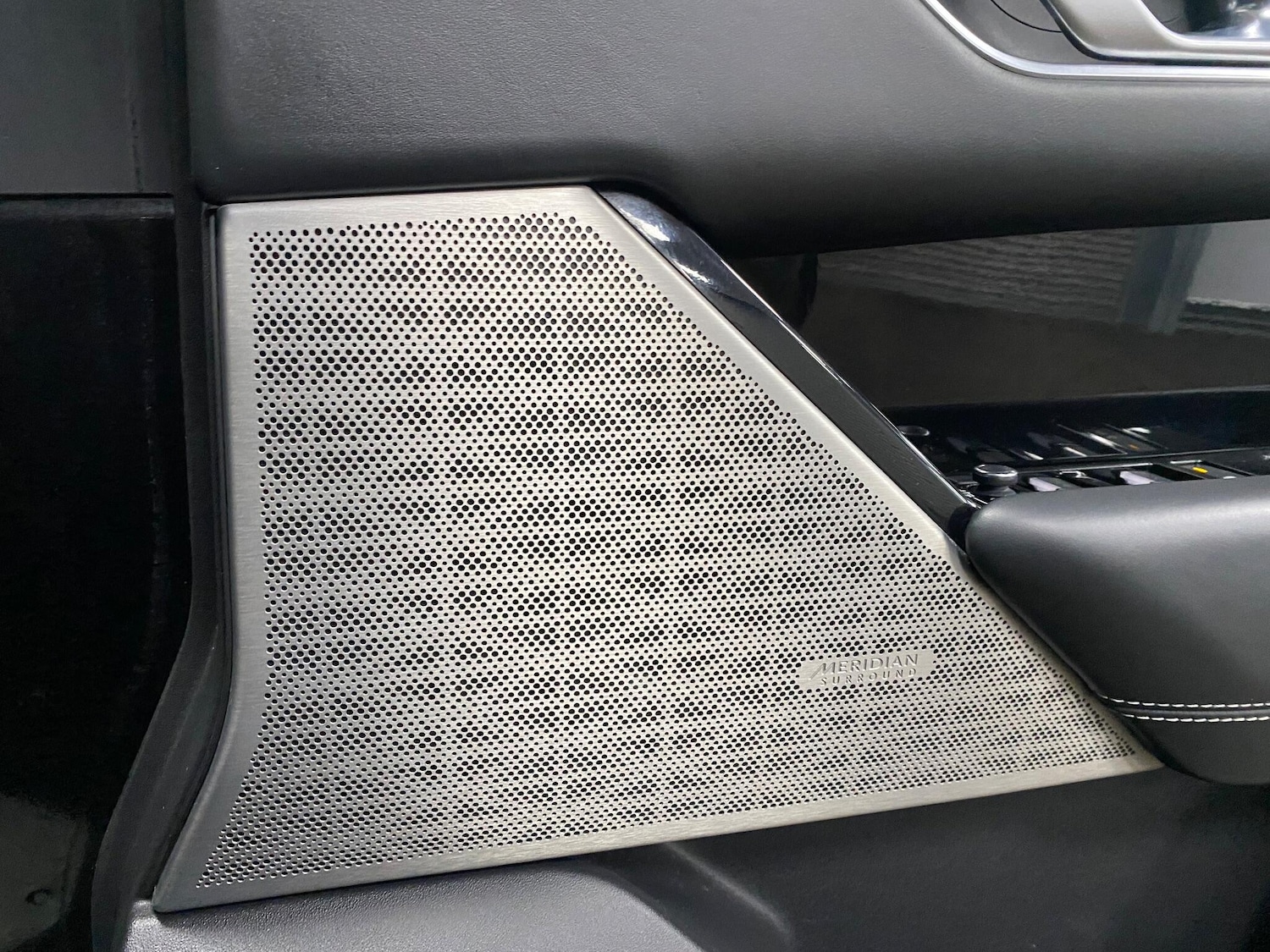 Used Land Rover Range Rover Velar 2019 for sale - 77229890: Photo 46