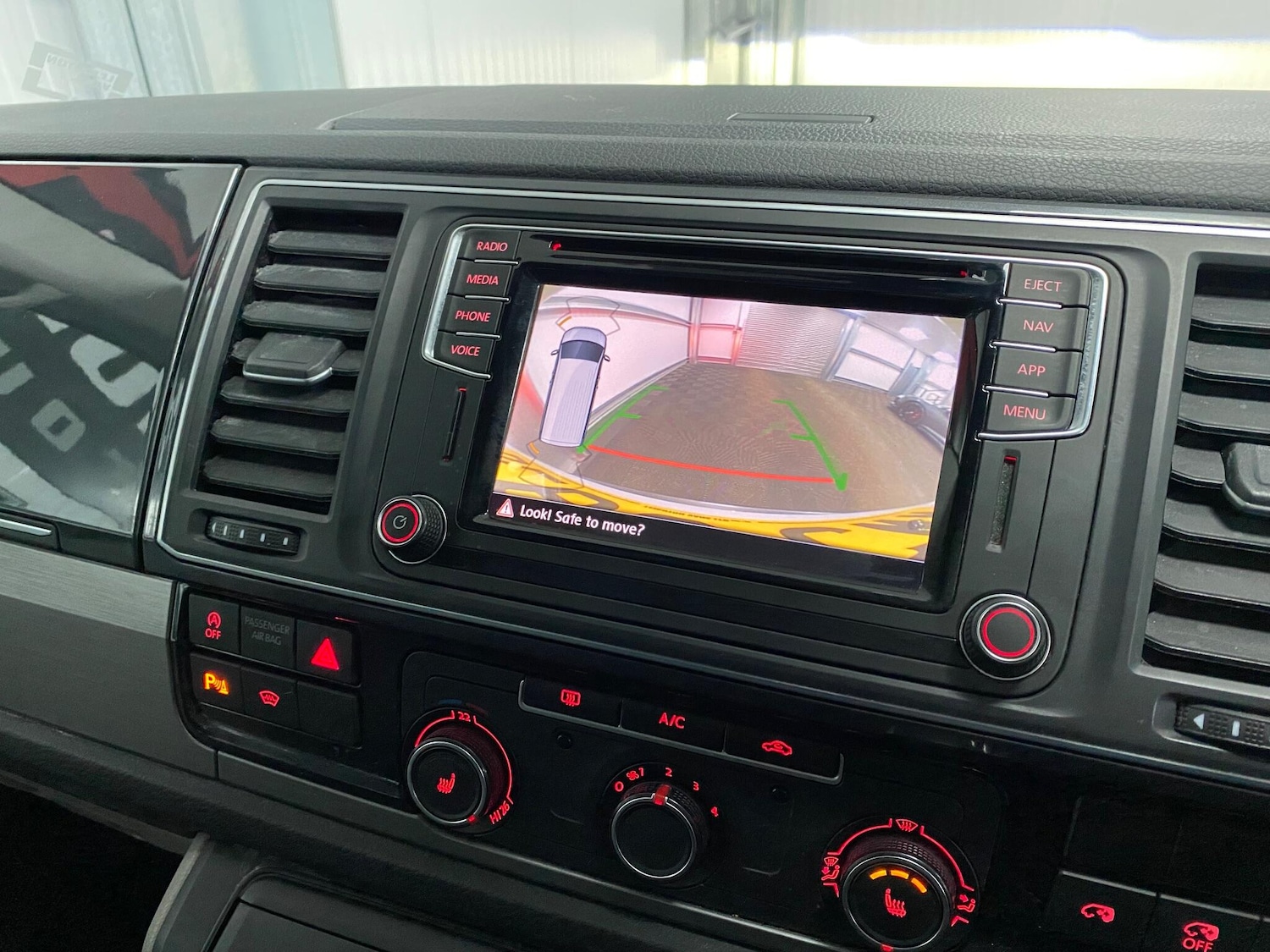 Used Volkswagen Transporter for sale - 77175566: Photo 39