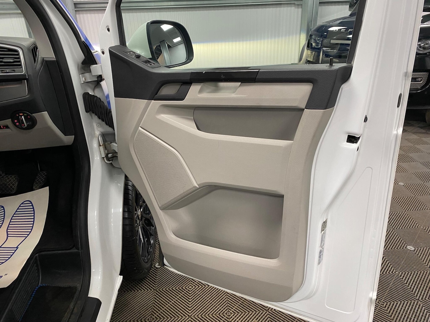 Used Volkswagen Transporter for sale - 77175566: Photo 50