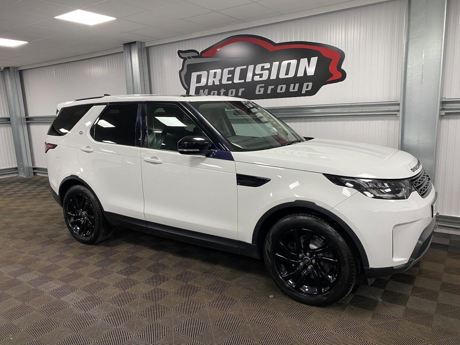 Used Land Rover Discovery 2017 for sale - 76585376: Photo 4