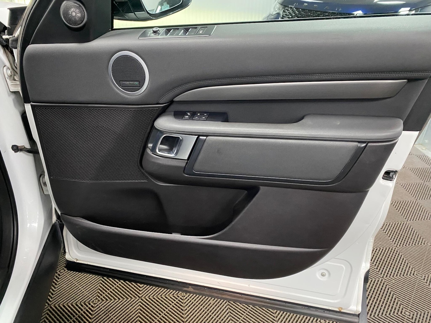 Used Land Rover Discovery 2017 for sale - 76585376: Photo 44