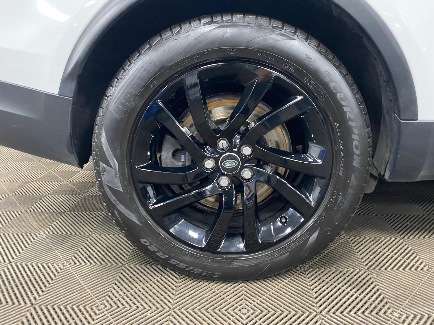 Used Land Rover Discovery 2017 for sale - 76585376: Photo 56