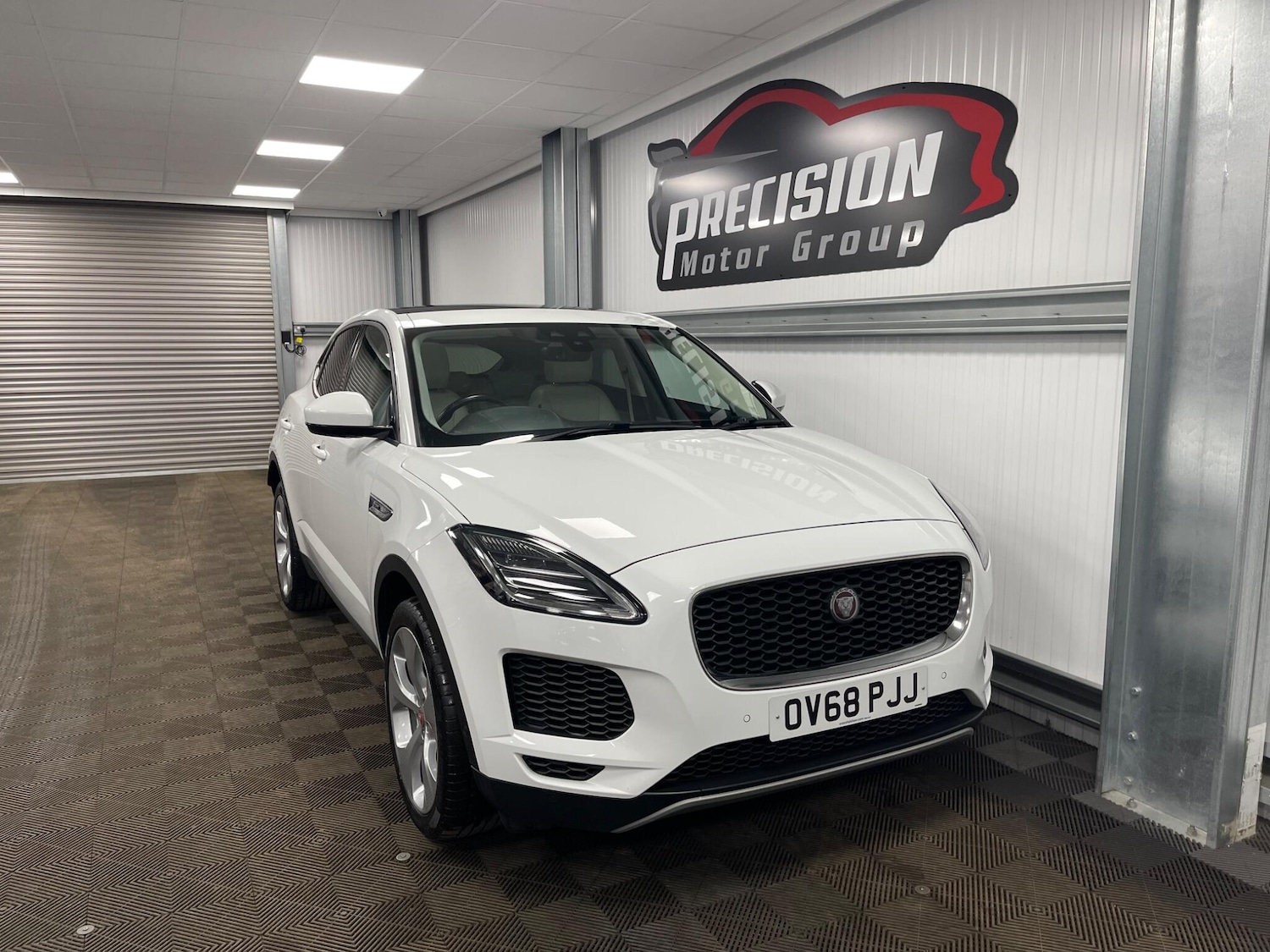 Used Jaguar E-Pace 2018 for sale - 77670805: Photo 2