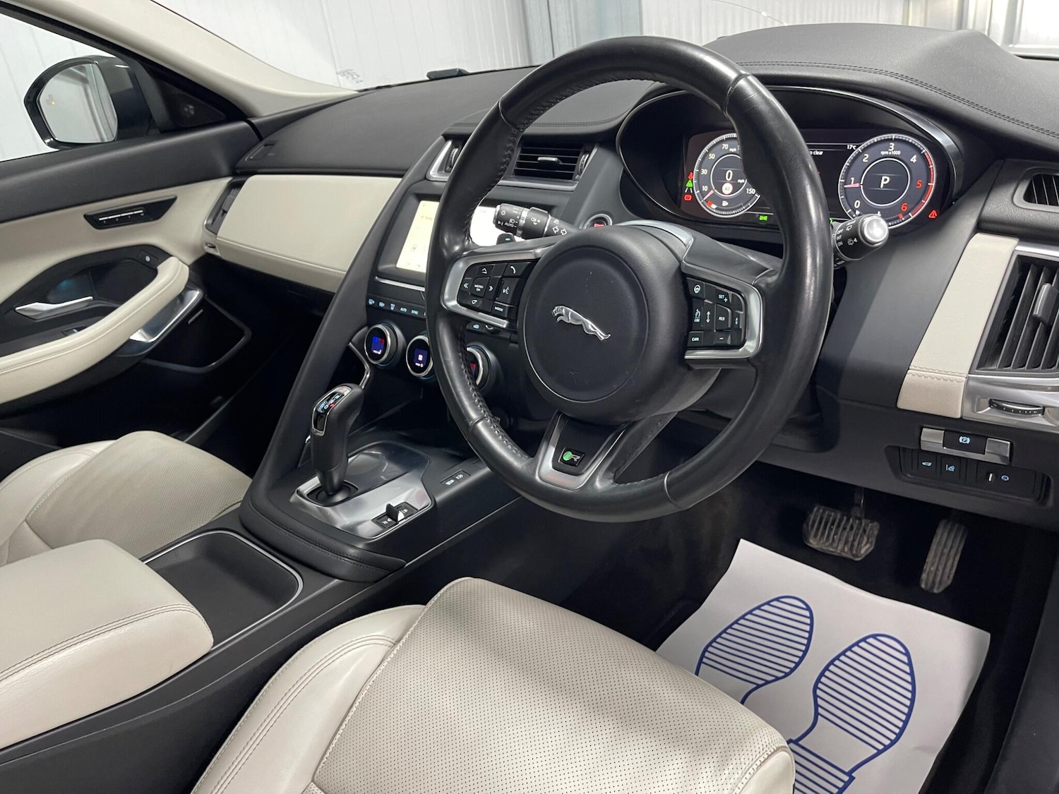 Used Jaguar E-Pace 2018 for sale - 77670805: Photo 27