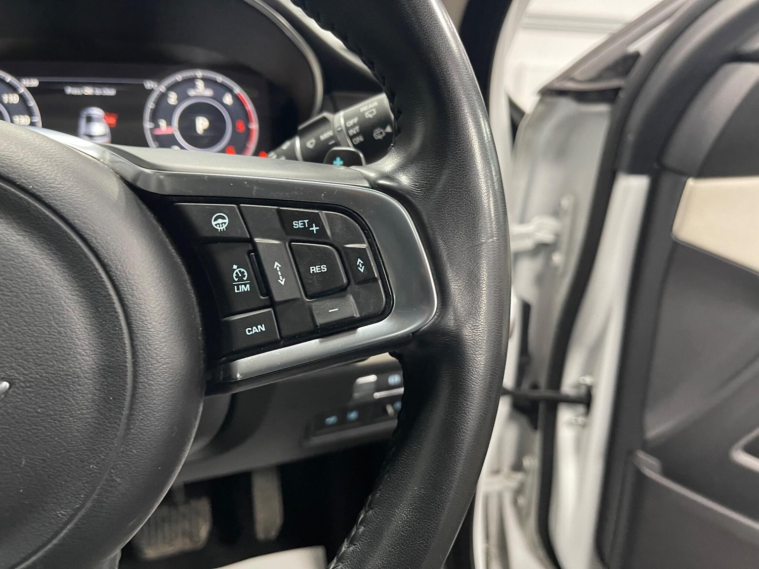 Used Jaguar E-Pace 2018 for sale - 77670805: Photo 38