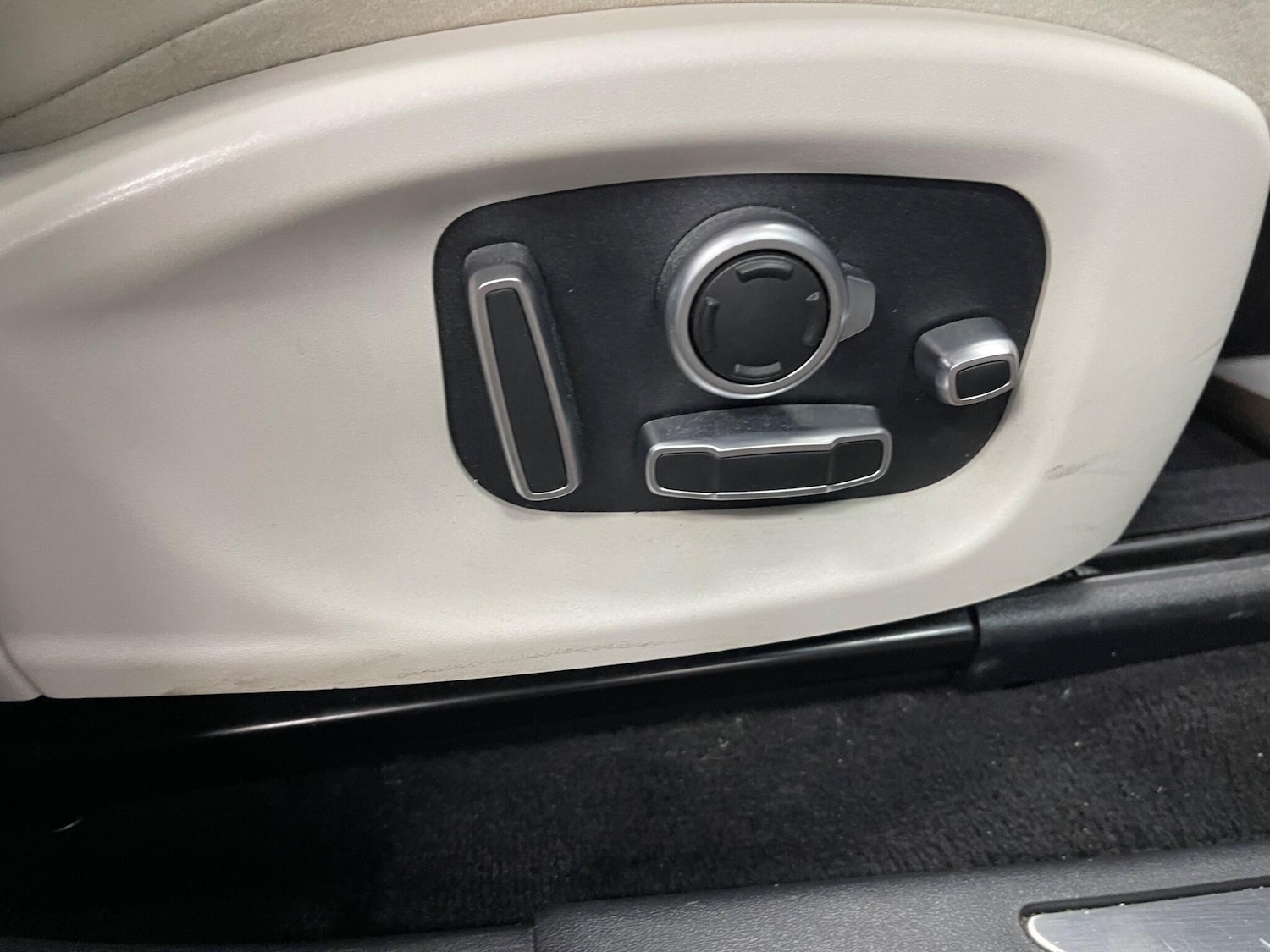 Used Jaguar E-Pace 2018 for sale - 77670805: Photo 39