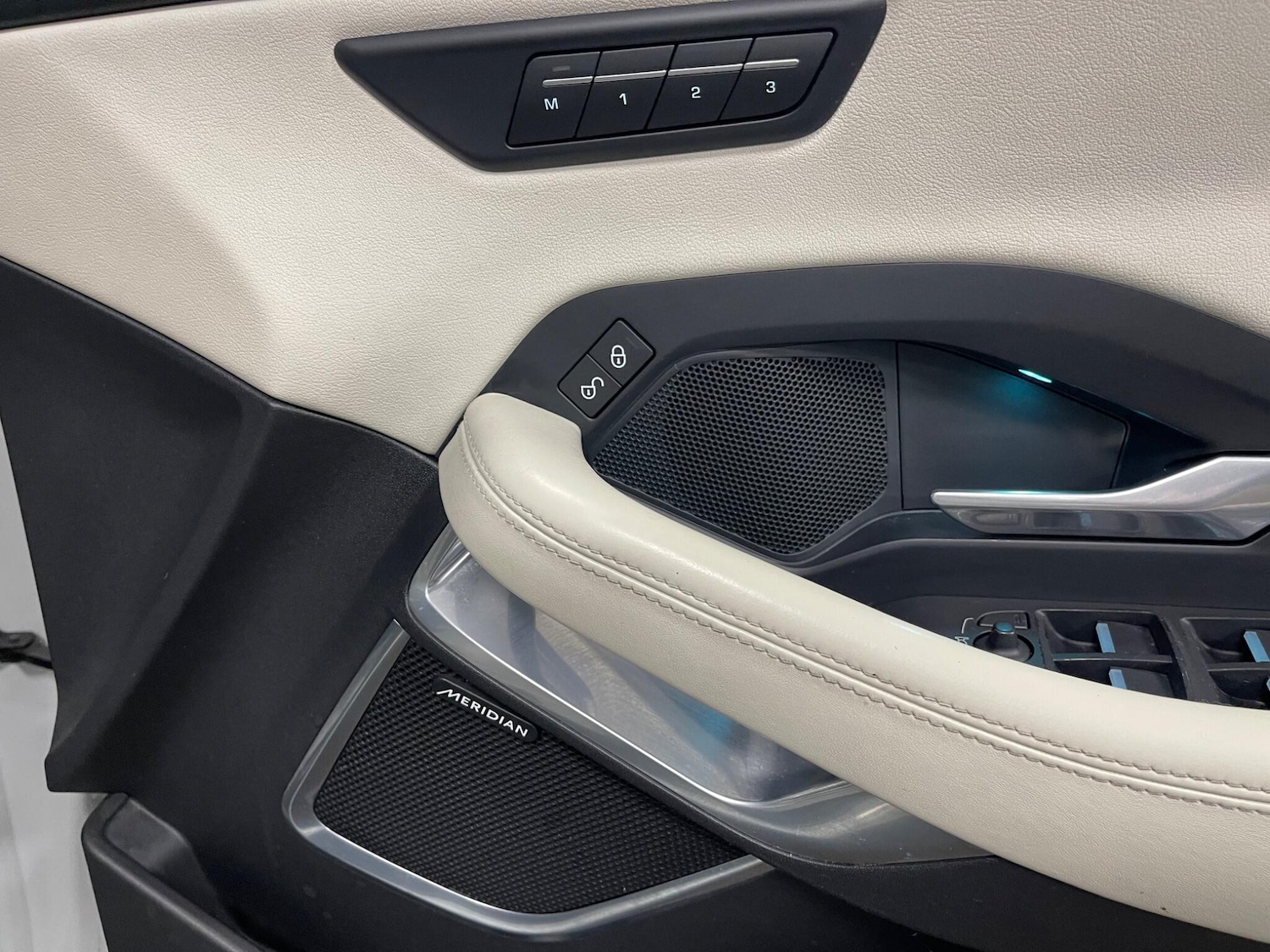 Used Jaguar E-Pace 2018 for sale - 77670805: Photo 40