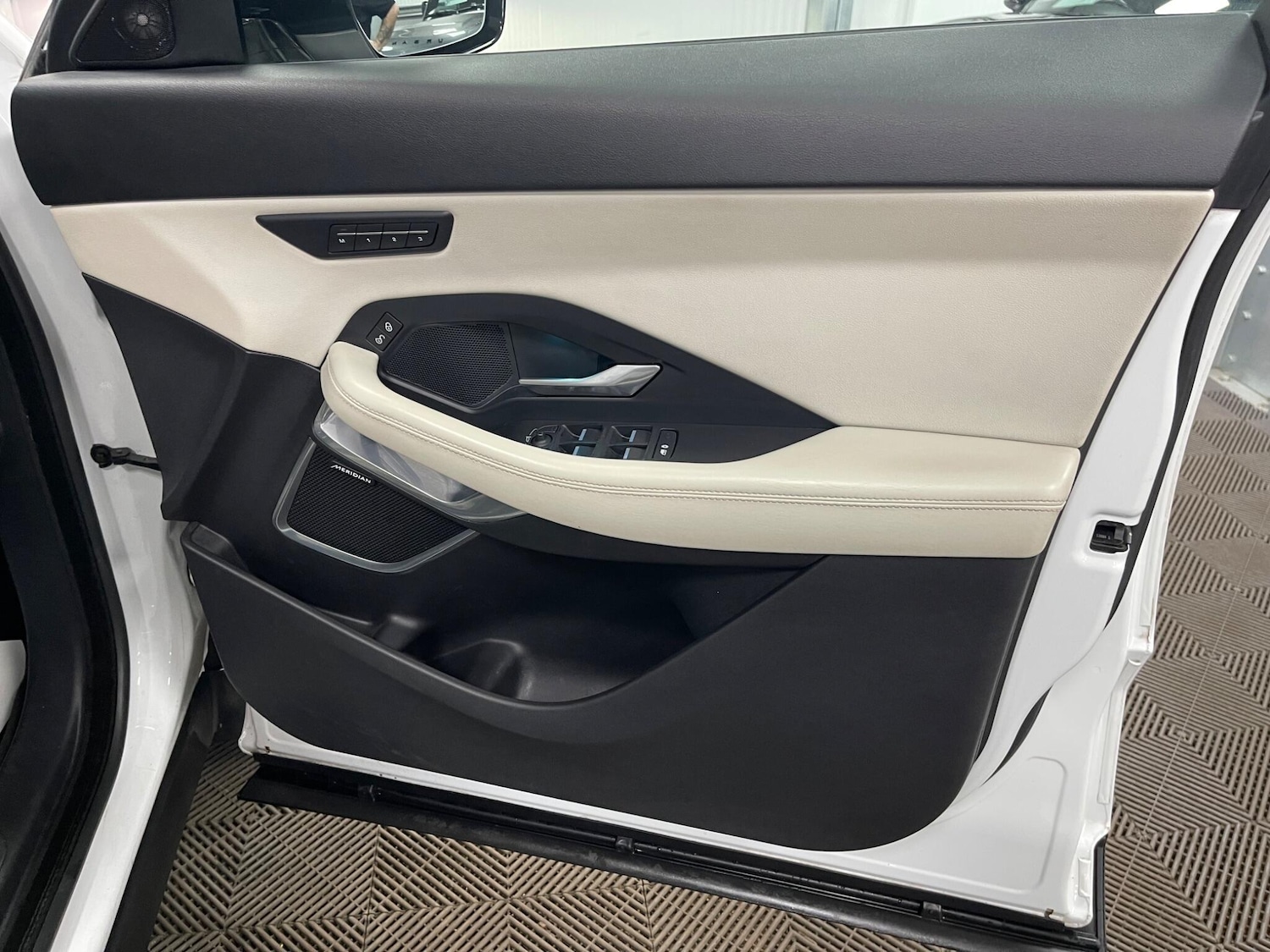 Used Jaguar E-Pace 2018 for sale - 77670805: Photo 43