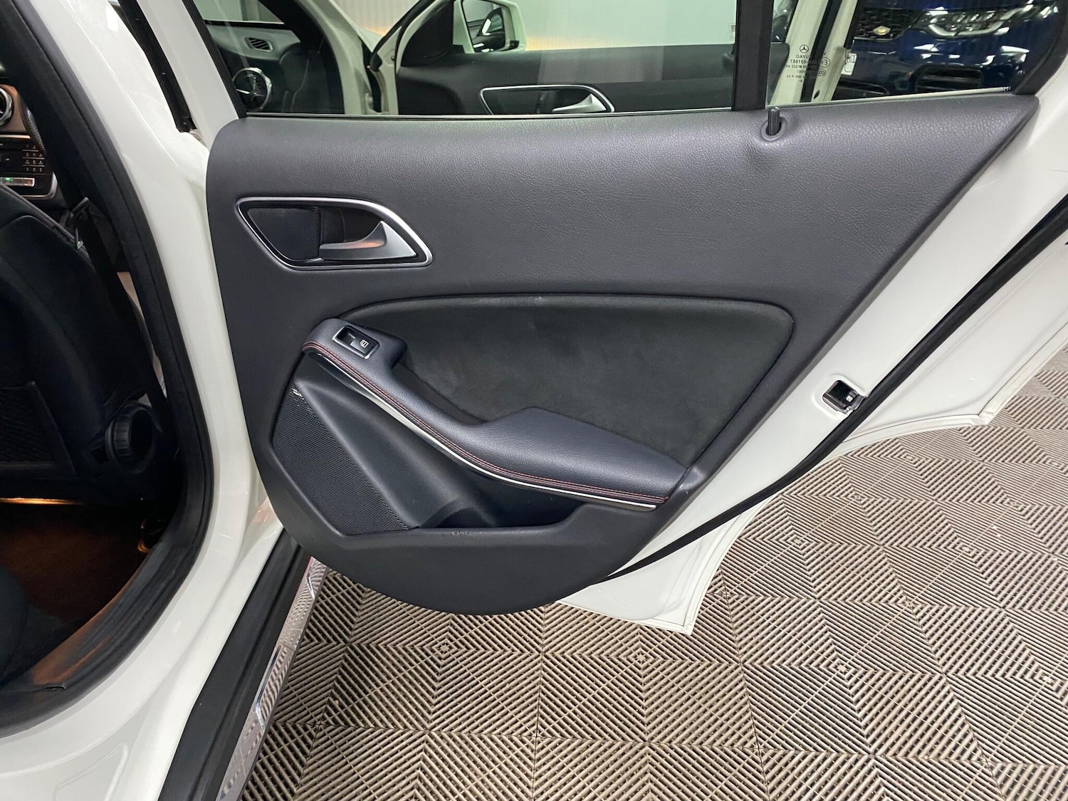 Used Mercedes-Benz GLA 2017 for sale - 76499344: Photo 46