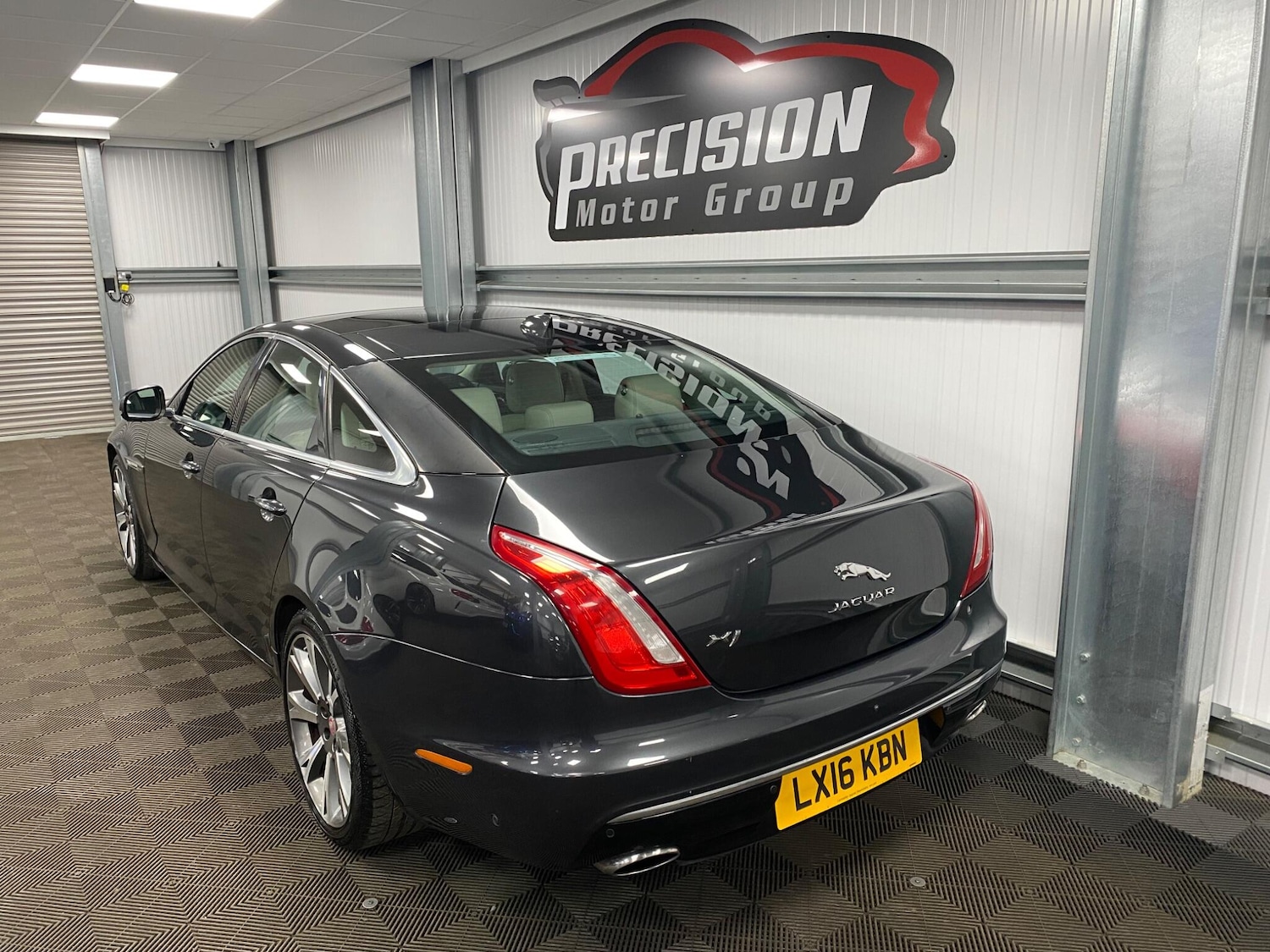 Used Jaguar XJ 2016 for sale - 76381247: Photo 12