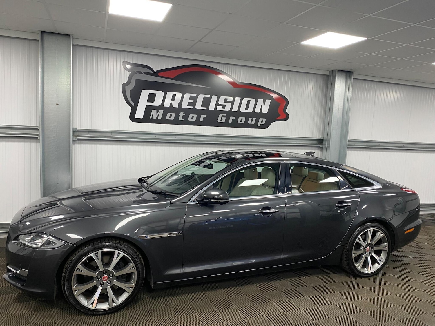 Used Jaguar XJ 2016 for sale - 76381247: Photo 14