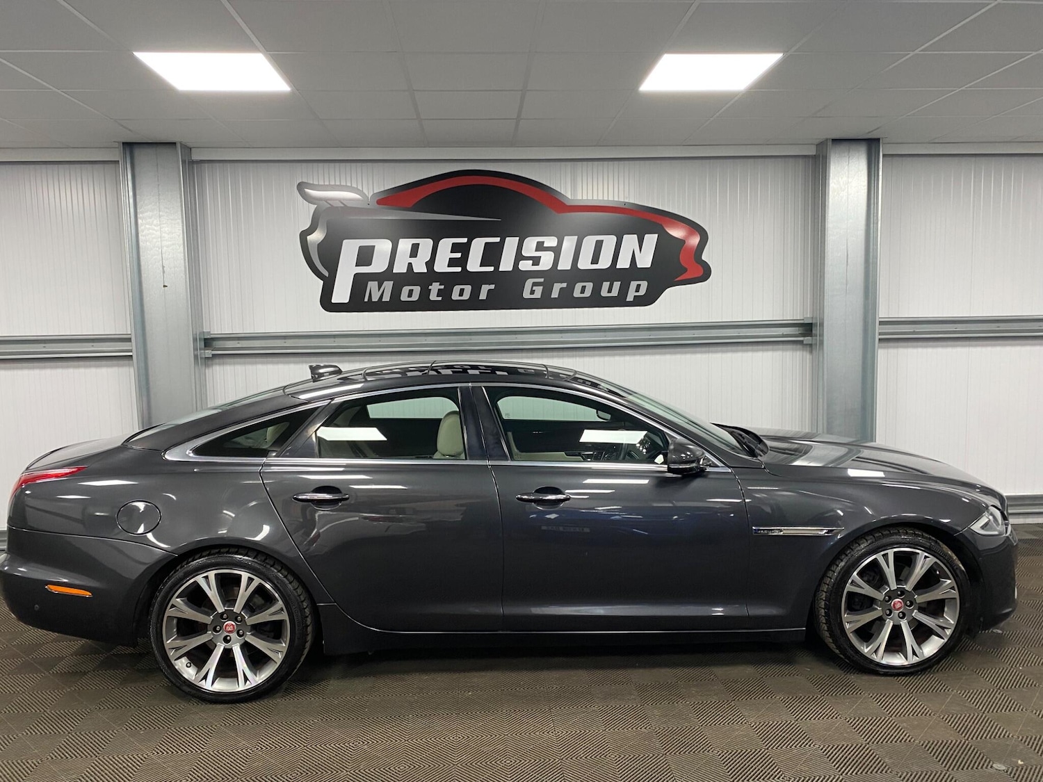 Used Jaguar XJ 2016 for sale - 76381247: Photo 20