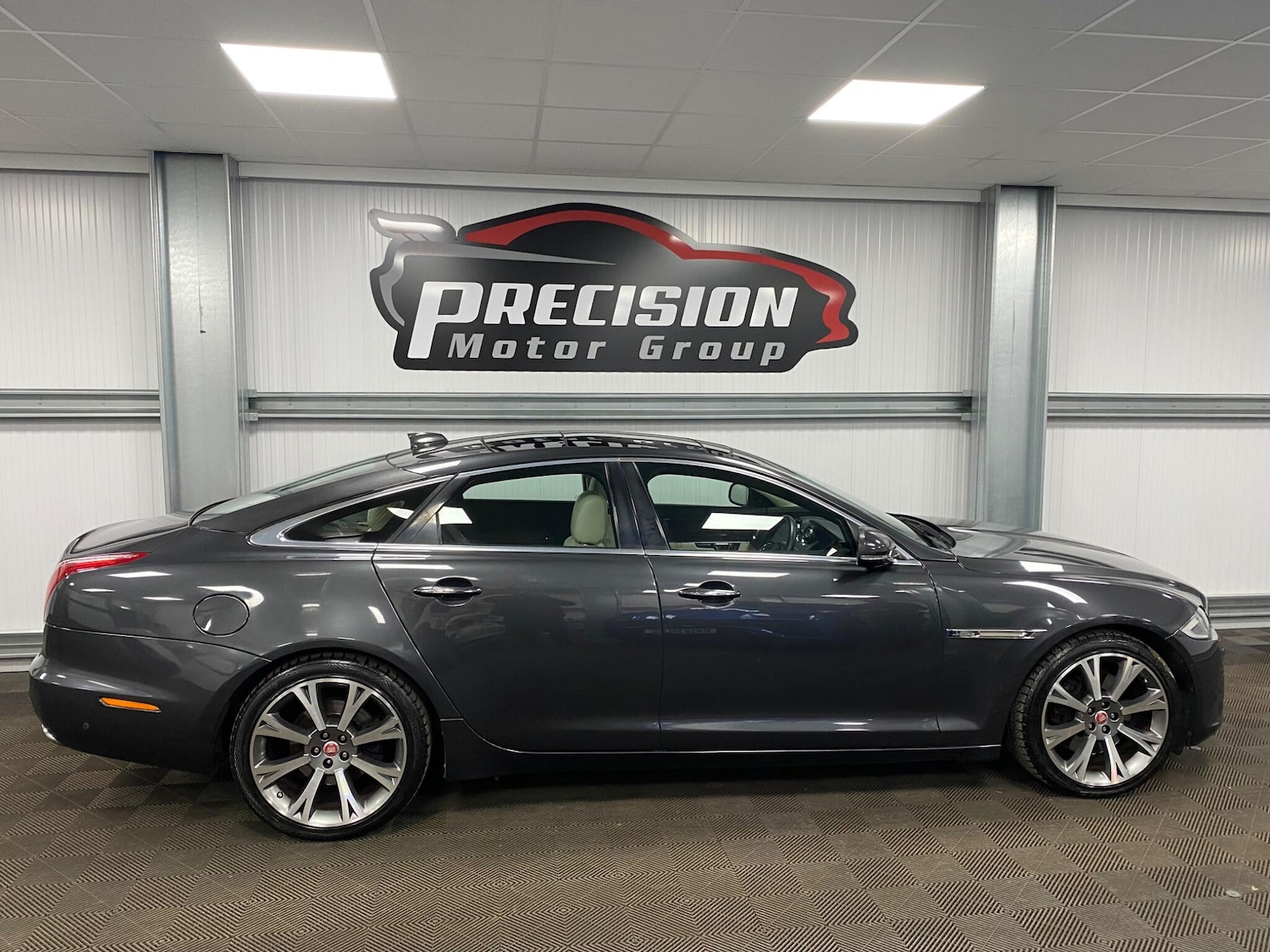 Used Jaguar XJ 2016 for sale - 76381247: Photo 21