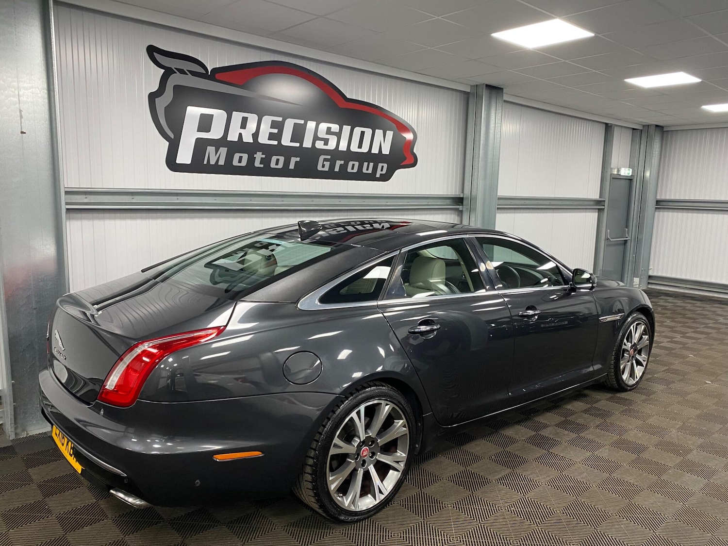 Used Jaguar XJ 2016 for sale - 76381247: Photo 23