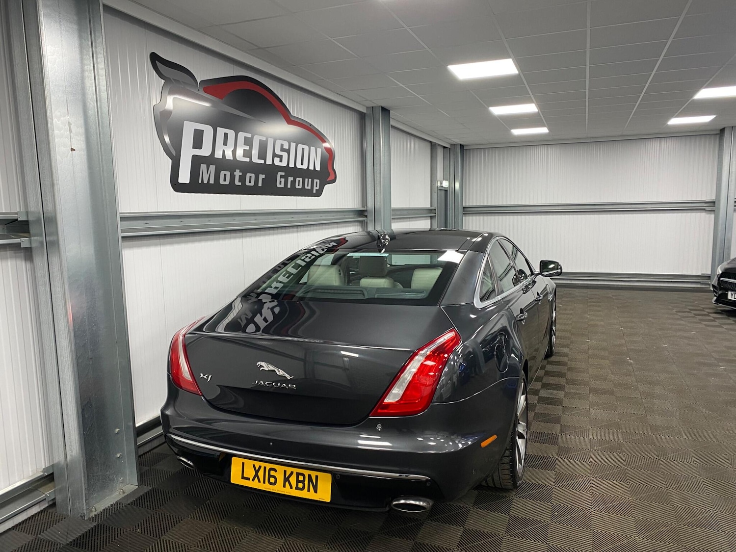 Used Jaguar XJ 2016 for sale - 76381247: Photo 25