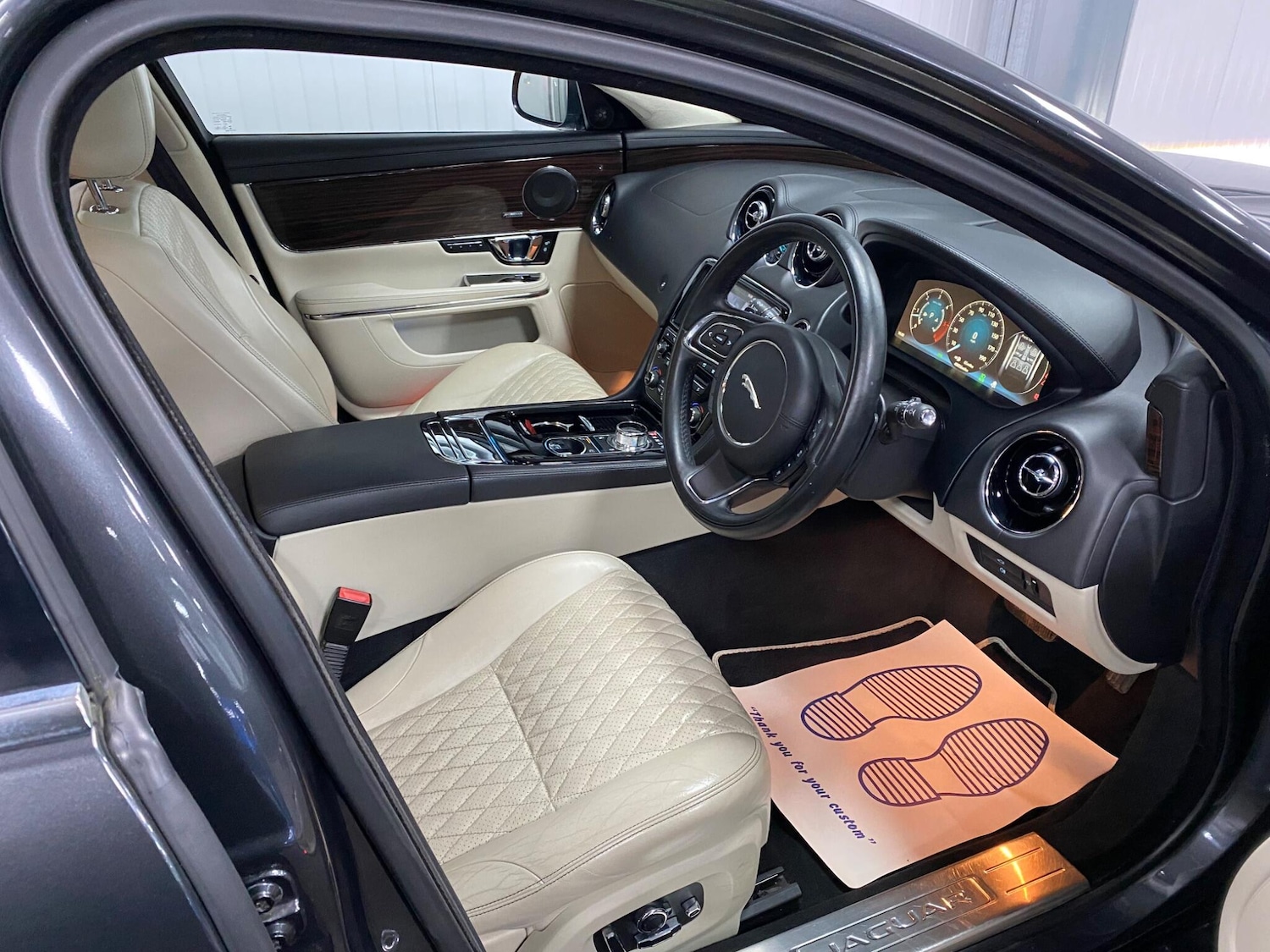 Used Jaguar XJ 2016 for sale - 76381247: Photo 27