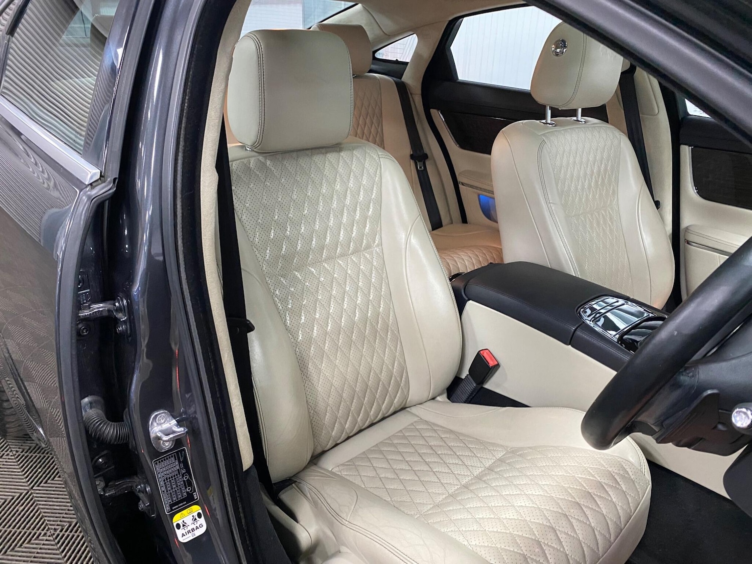 Used Jaguar XJ 2016 for sale - 76381247: Photo 29