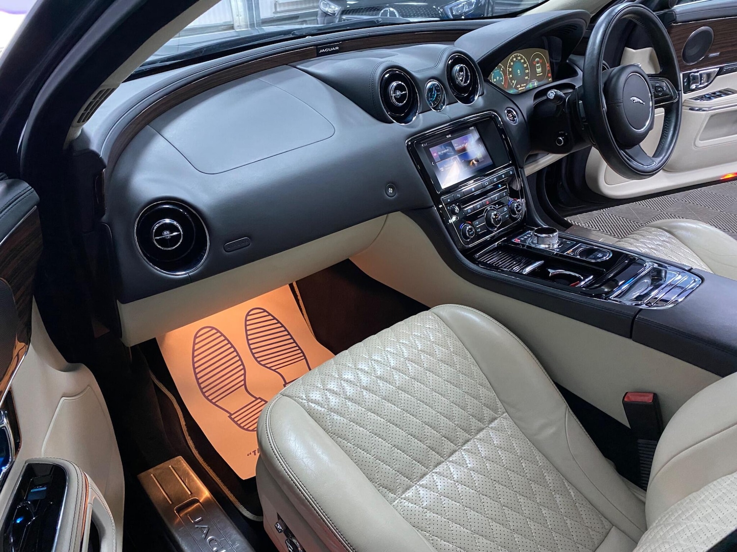 Used Jaguar XJ 2016 for sale - 76381247: Photo 30