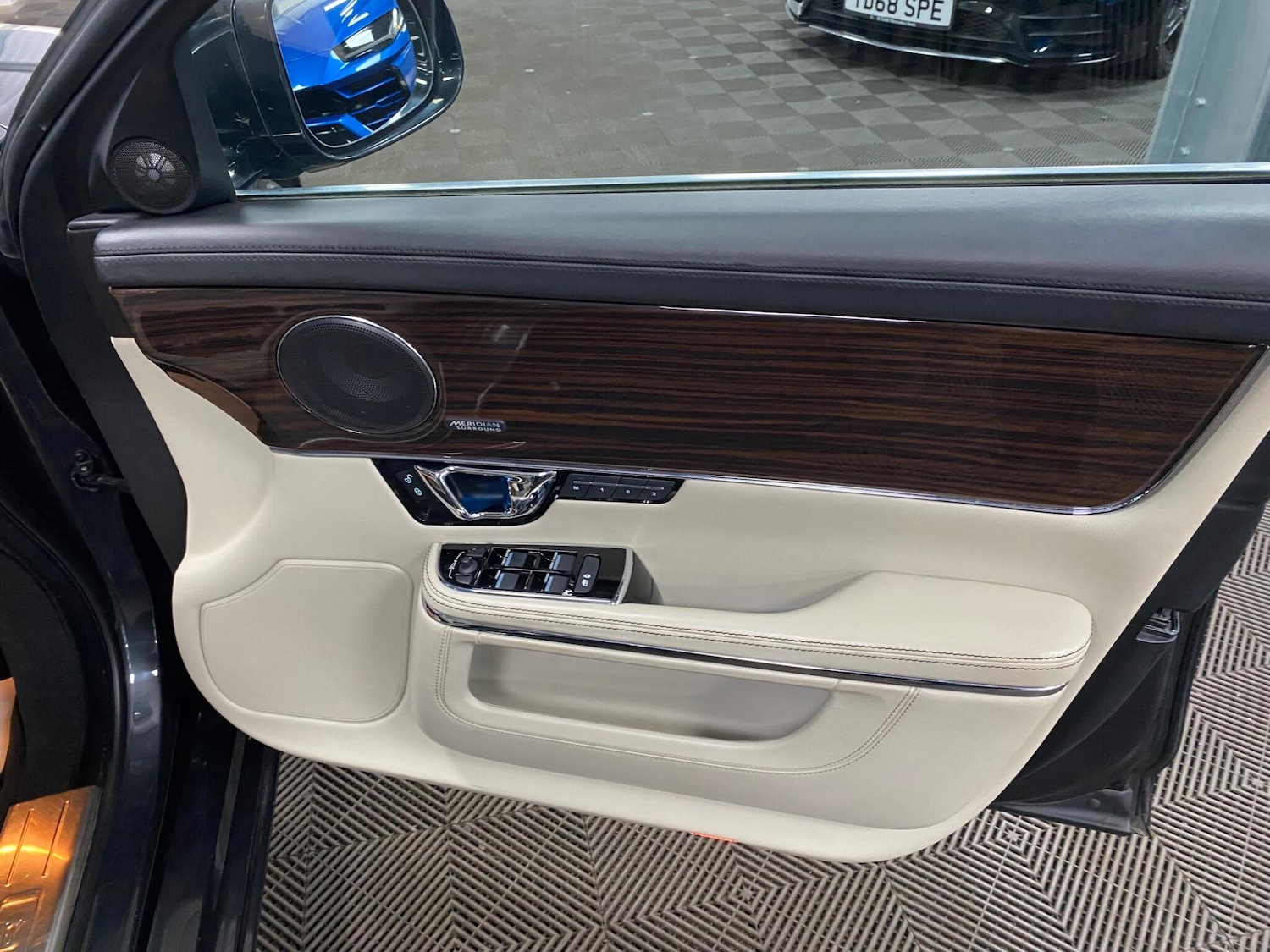 Used Jaguar XJ 2016 for sale - 76381247: Photo 41