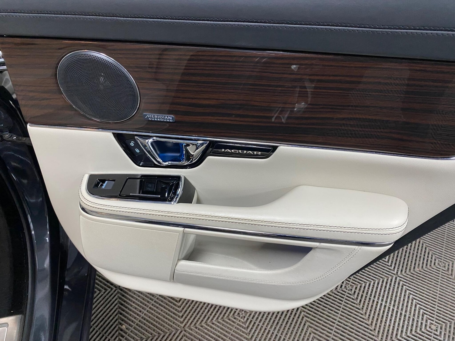 Used Jaguar XJ 2016 for sale - 76381247: Photo 42