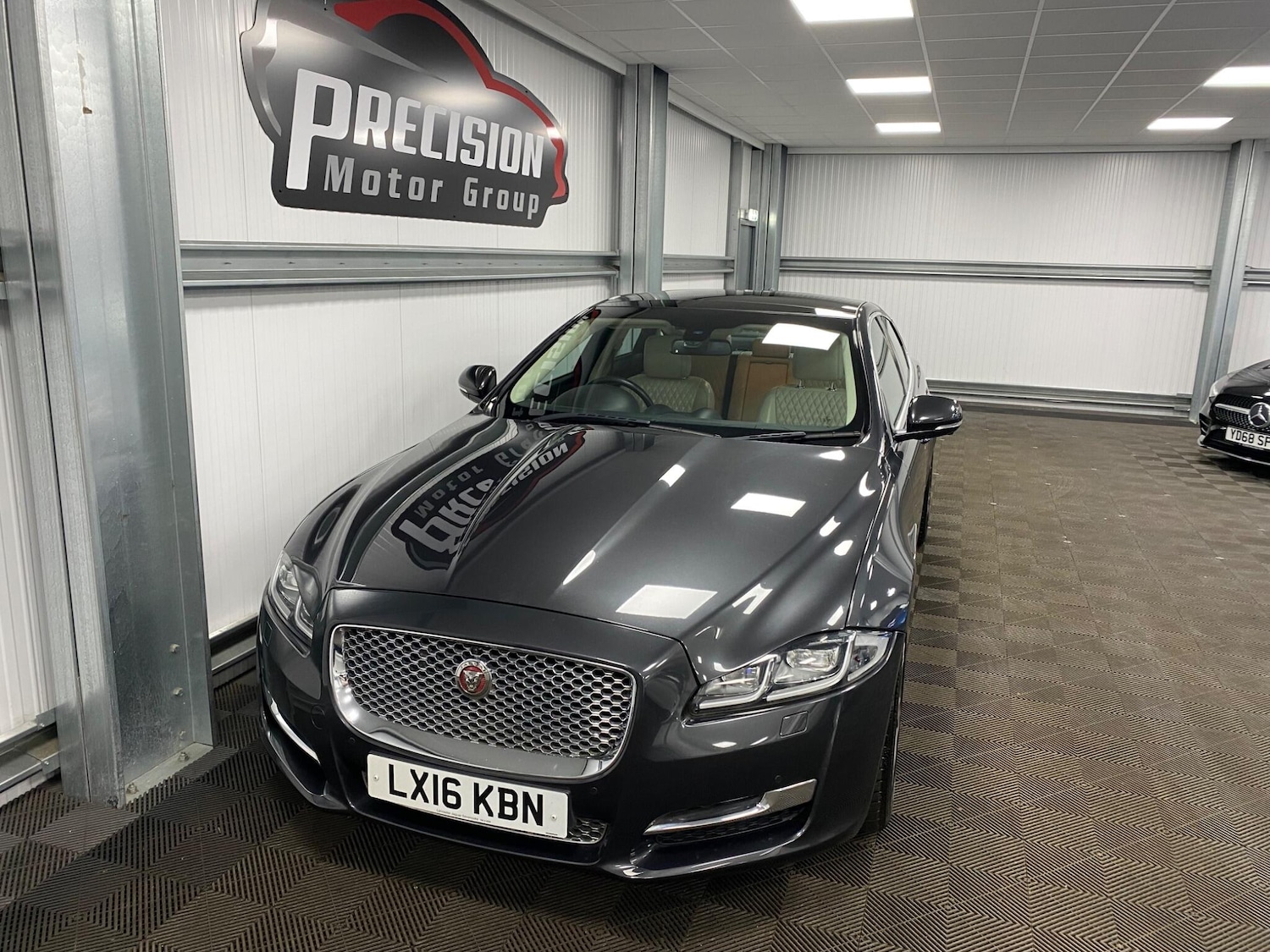 Used Jaguar XJ 2016 for sale - 76381247: Photo 7