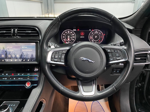 Used Jaguar F-Pace 2020 for sale - 76215310: Photo 32
